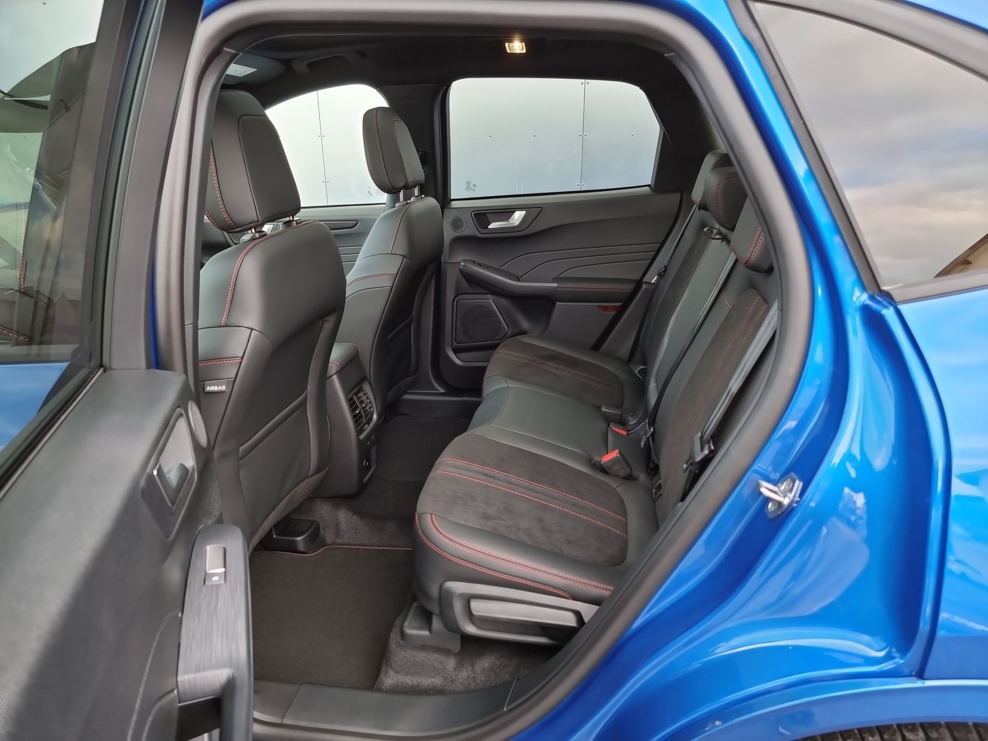 FORD Kuga 2.5 Hybrid ST-Line X 4x4-image-14
