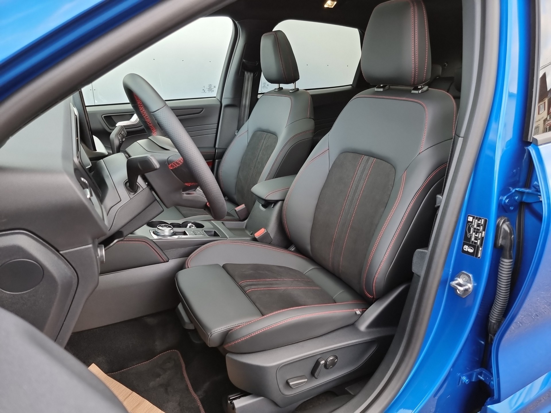 FORD Kuga 2.5 Hybrid ST-Line X 4x4-image-12