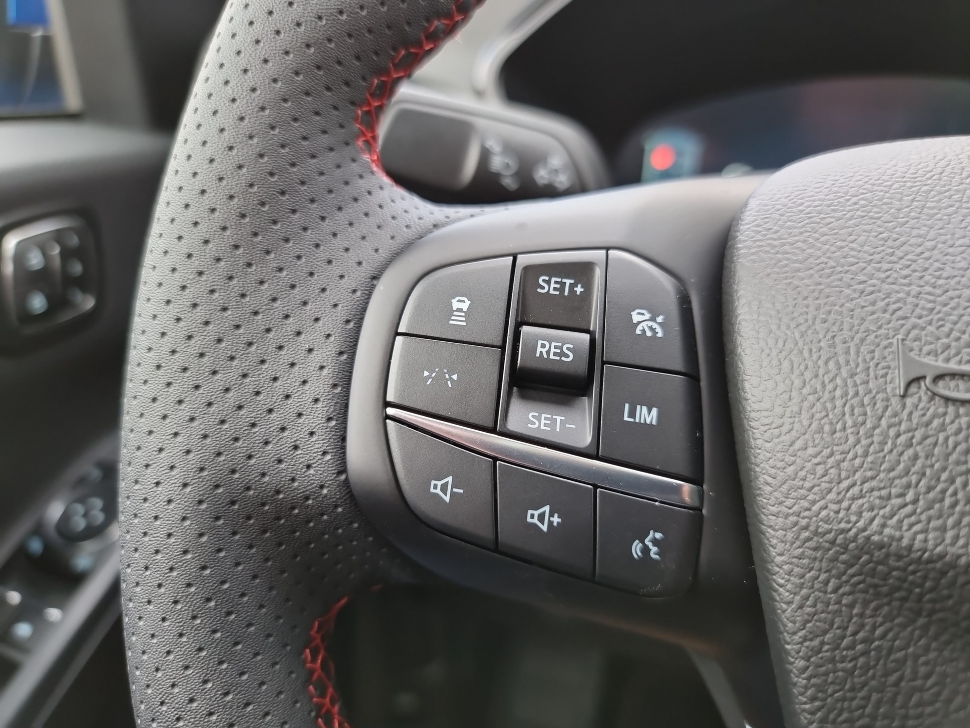 FORD Kuga 2.5 Hybrid ST-Line X 4x4-image-9