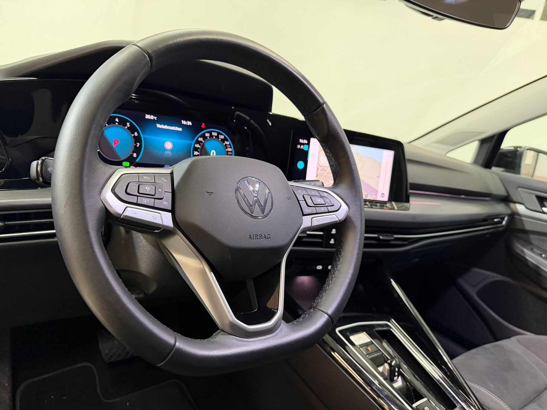 VW Golf 1.5 eTSI mHEV ACT Style DSG-image-5