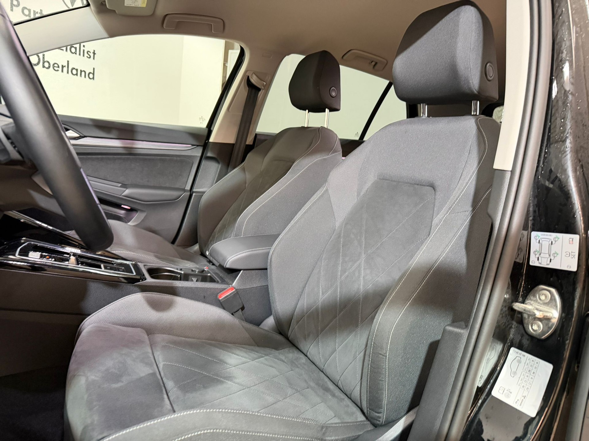 VW Golf 1.5 eTSI mHEV ACT Style DSG-image-8