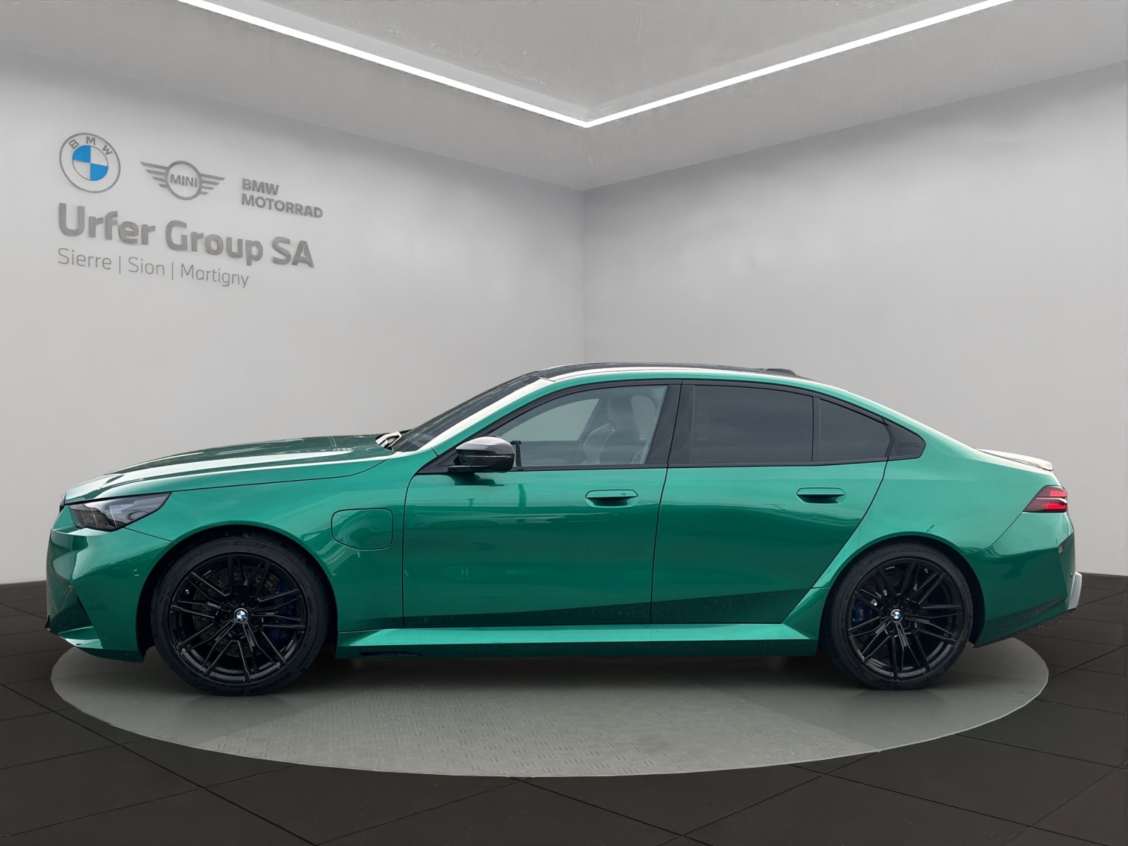 BMW M5 xDrive-image-4