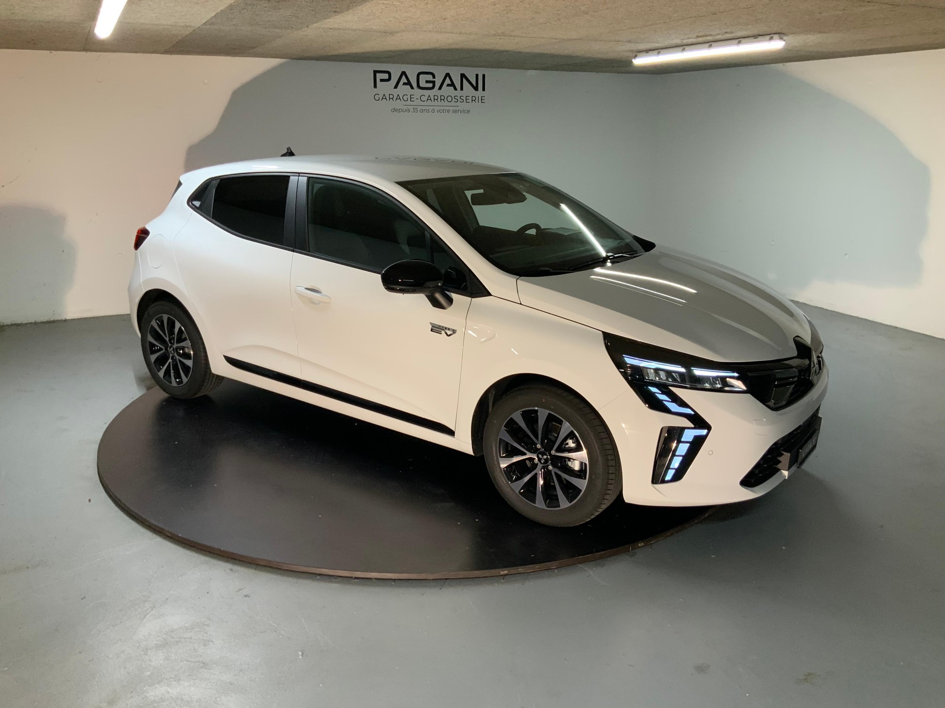 MITSUBISHI Colt 1.6 HEV Invite+-image-1