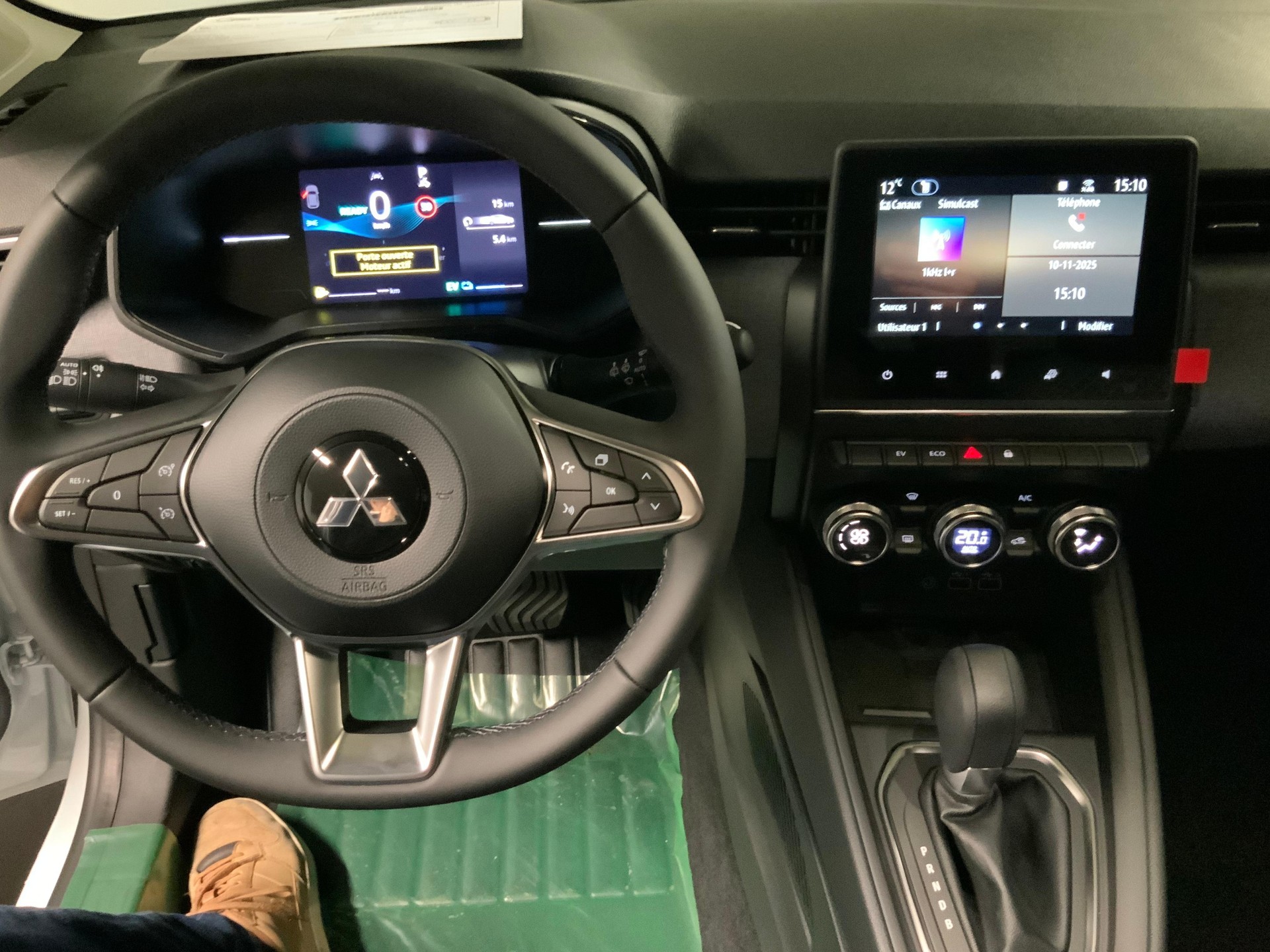 MITSUBISHI Colt 1.6 HEV Invite+-image-9