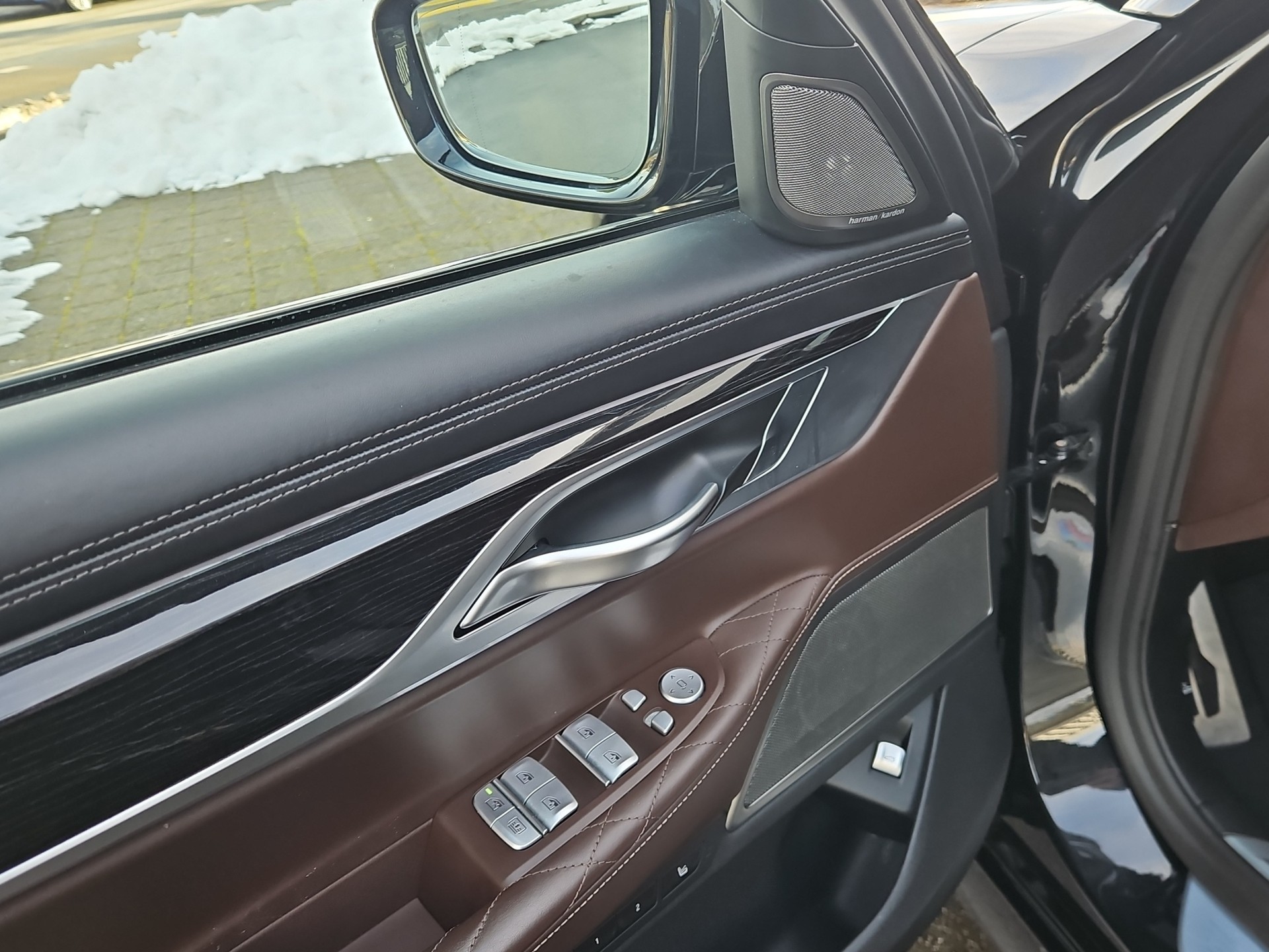 BMW 750i xDrive Steptronic-image-11