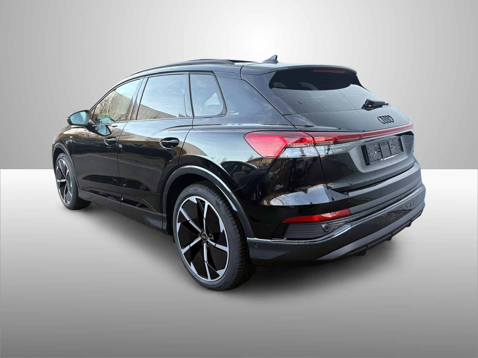 AUDI Q4 e-tron 45 Edition Swiss Ski quattro-image-13