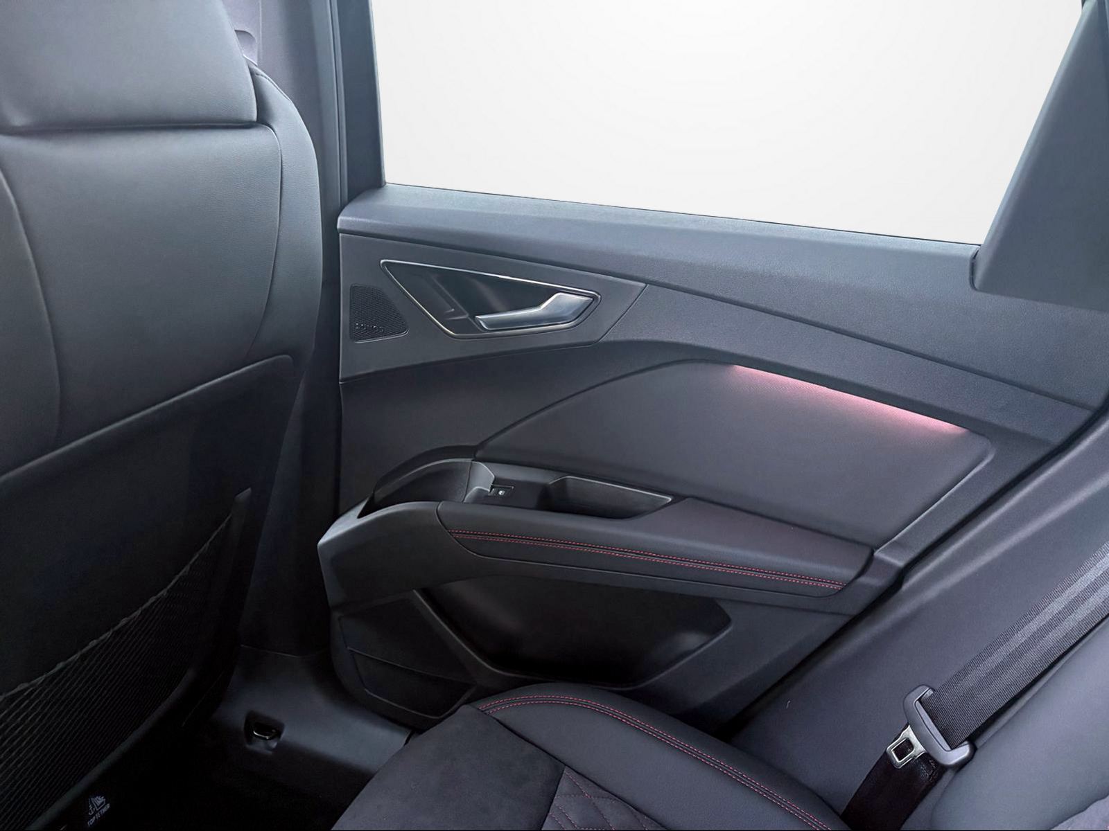 AUDI Q4 e-tron 45 Edition Swiss Ski quattro-image-11