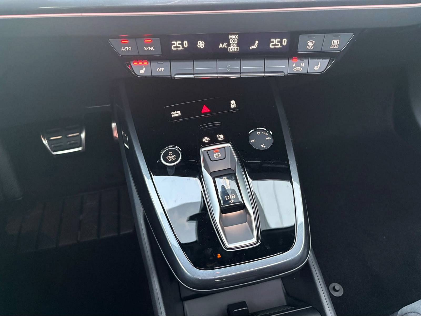 AUDI Q4 e-tron 45 Edition Swiss Ski quattro-image-6