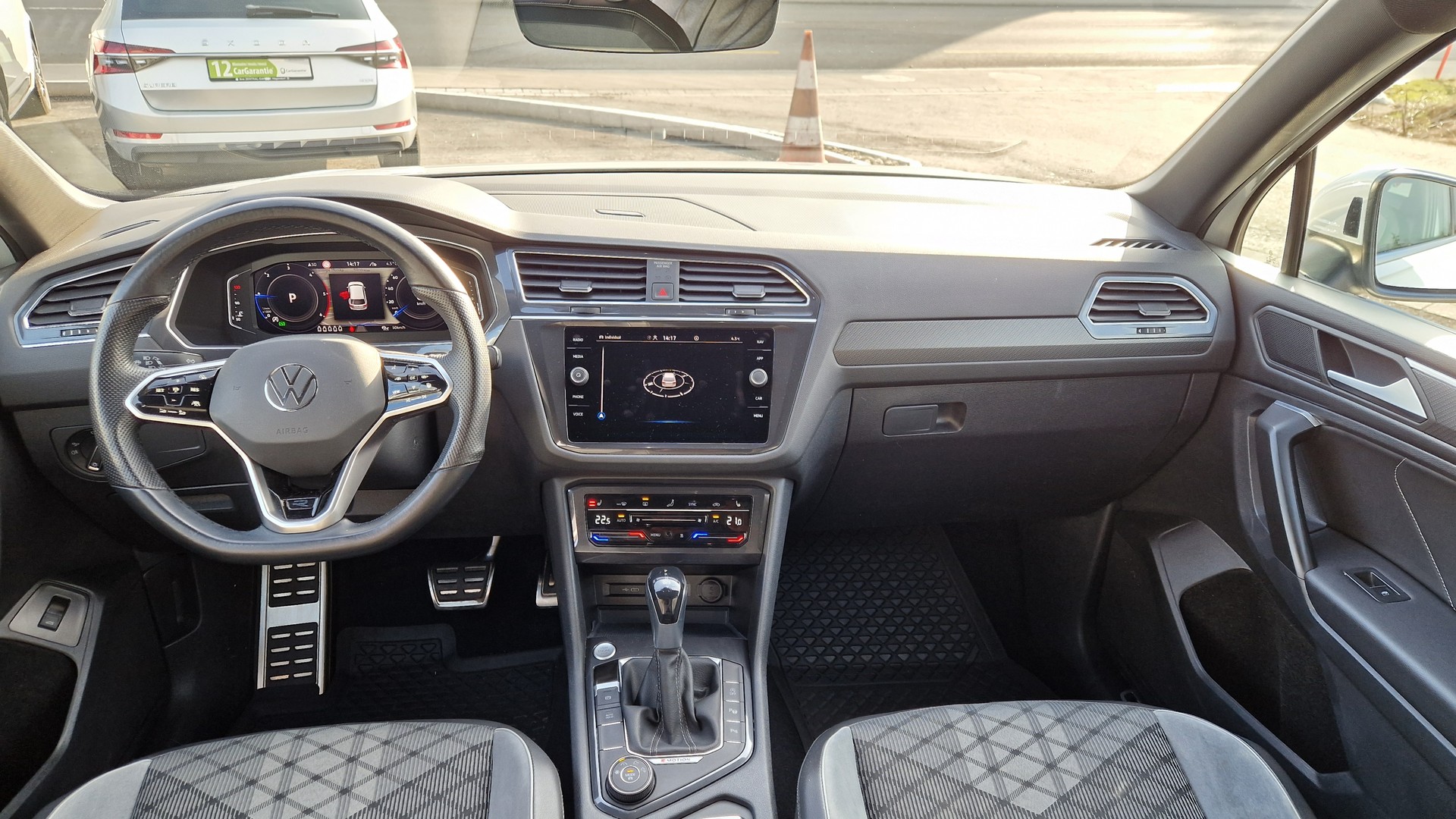 VW Tiguan Allspace 2.0 TDI SCR R-Line 4Motion DSG-image-7