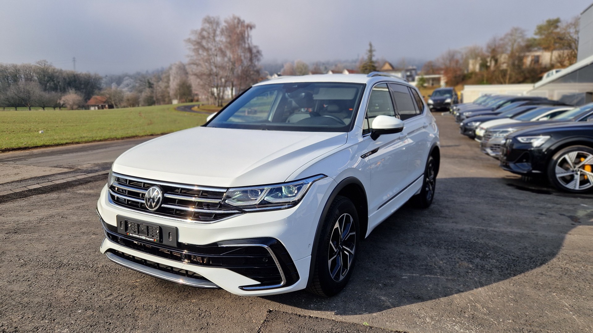 VW Tiguan Allspace 2.0 TDI SCR R-Line 4Motion DSG-image-1