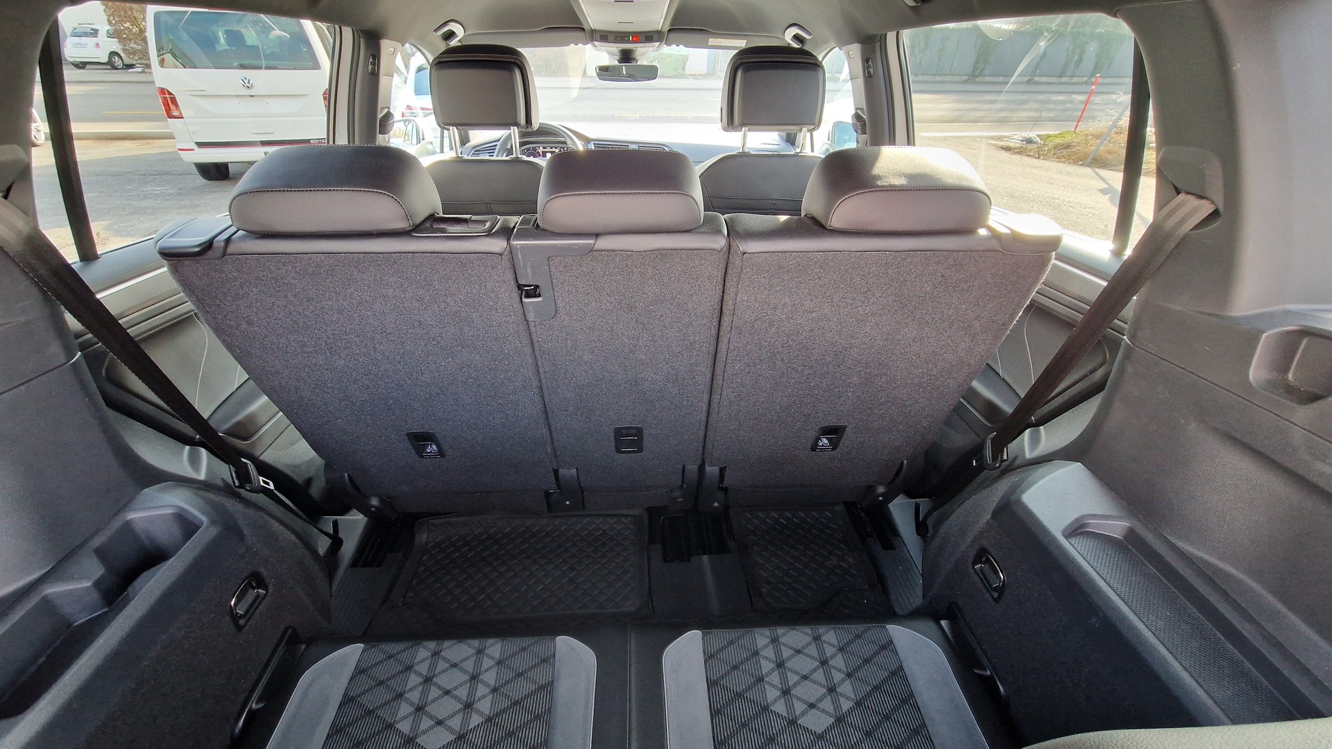 VW Tiguan Allspace 2.0 TDI SCR R-Line 4Motion DSG-image-13
