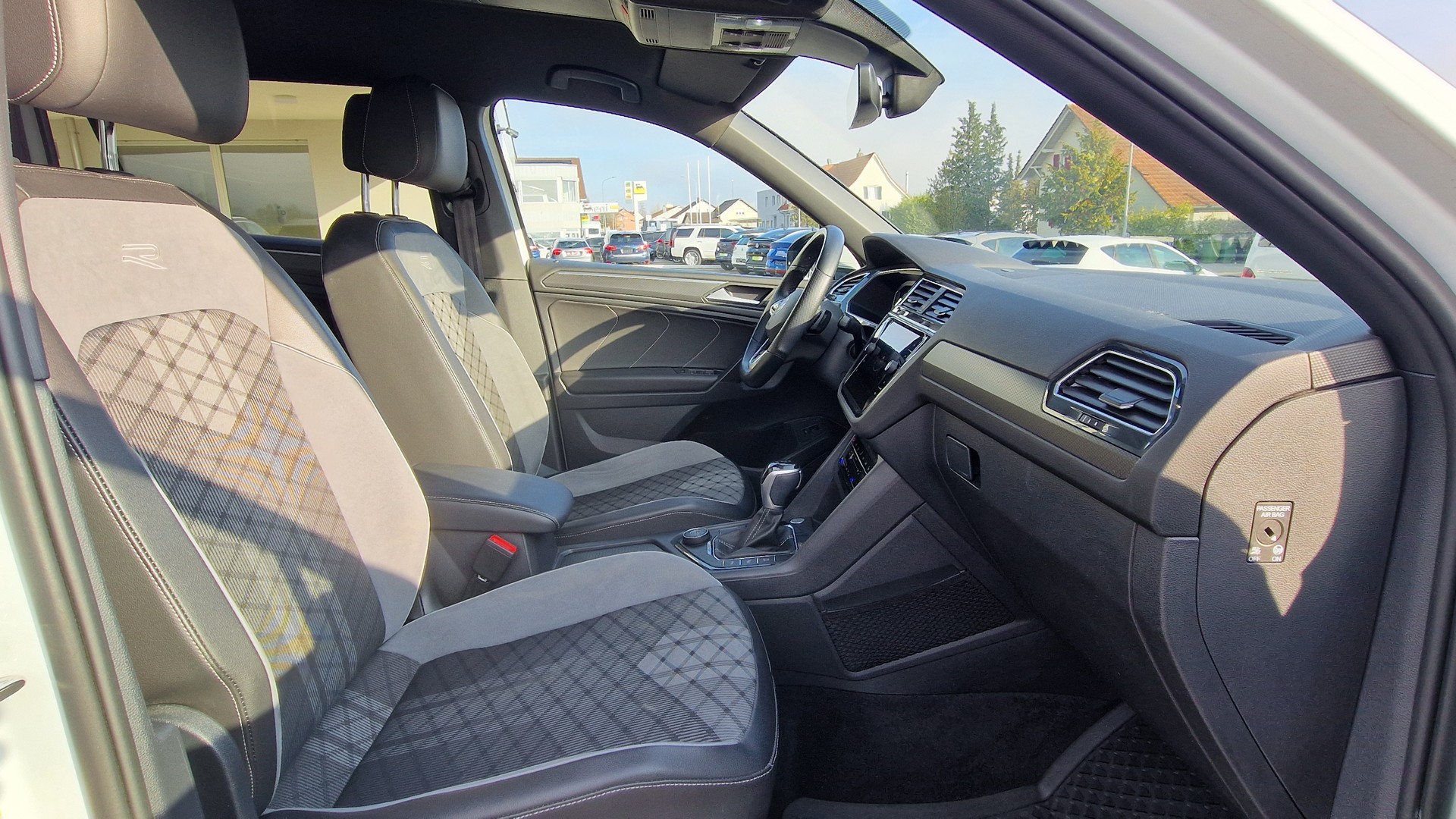 VW Tiguan Allspace 2.0 TDI SCR R-Line 4Motion DSG-image-8