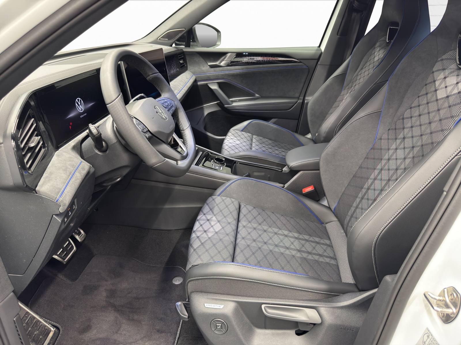 VW Tiguan 2.0 TSI R-Line DSG 4motion-image-6