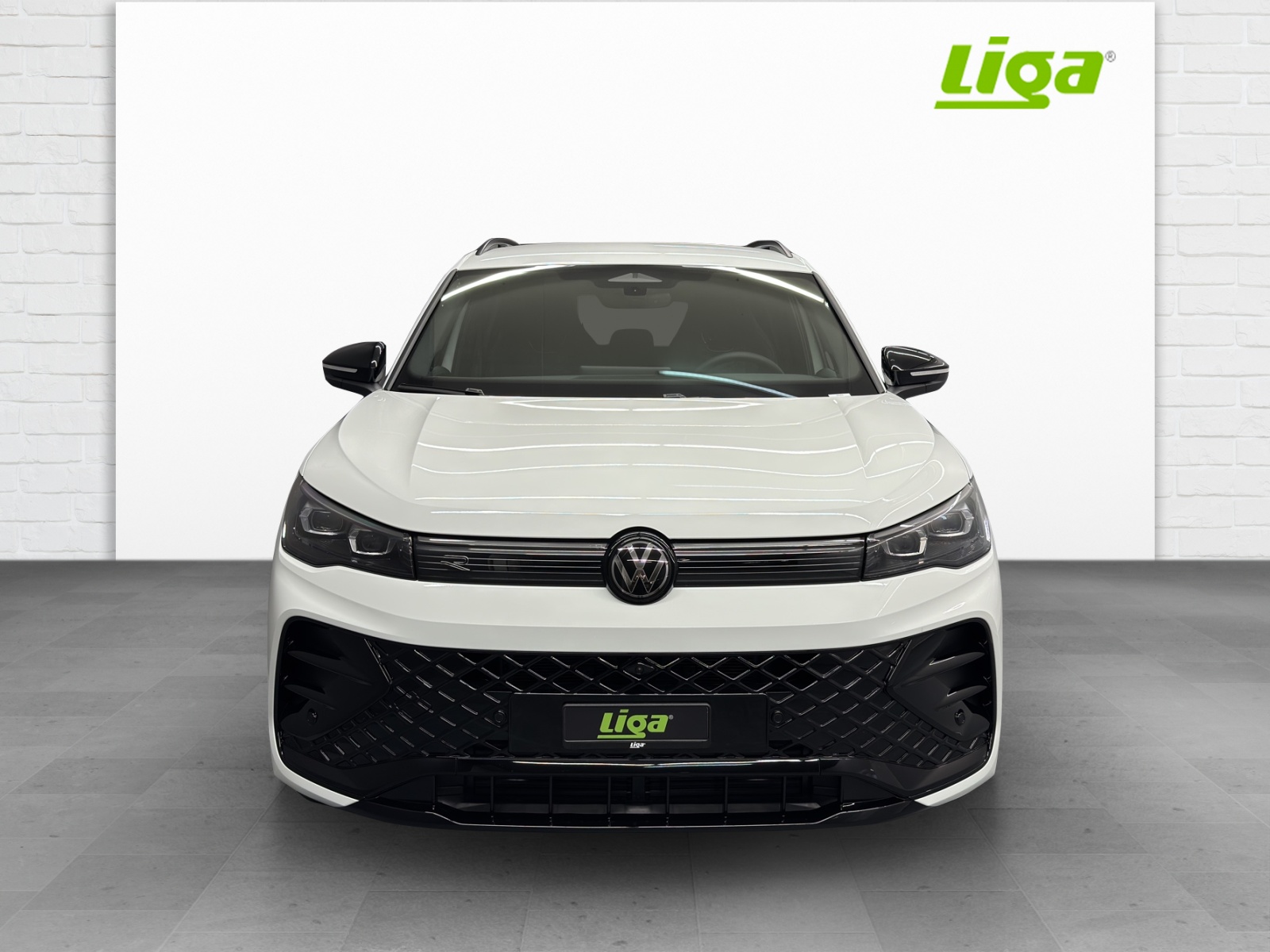 VW Tiguan 2.0 TSI R-Line DSG 4motion-image-2