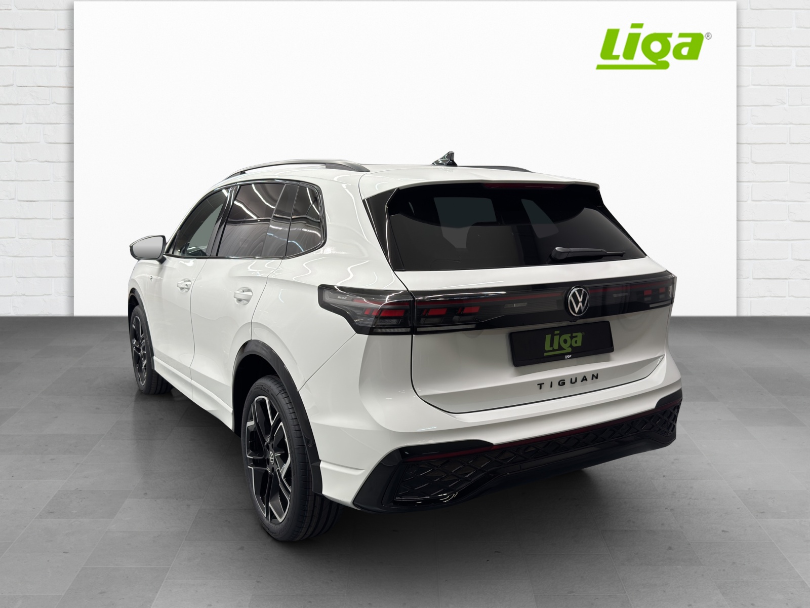 VW Tiguan 2.0 TSI R-Line DSG 4motion-image-3