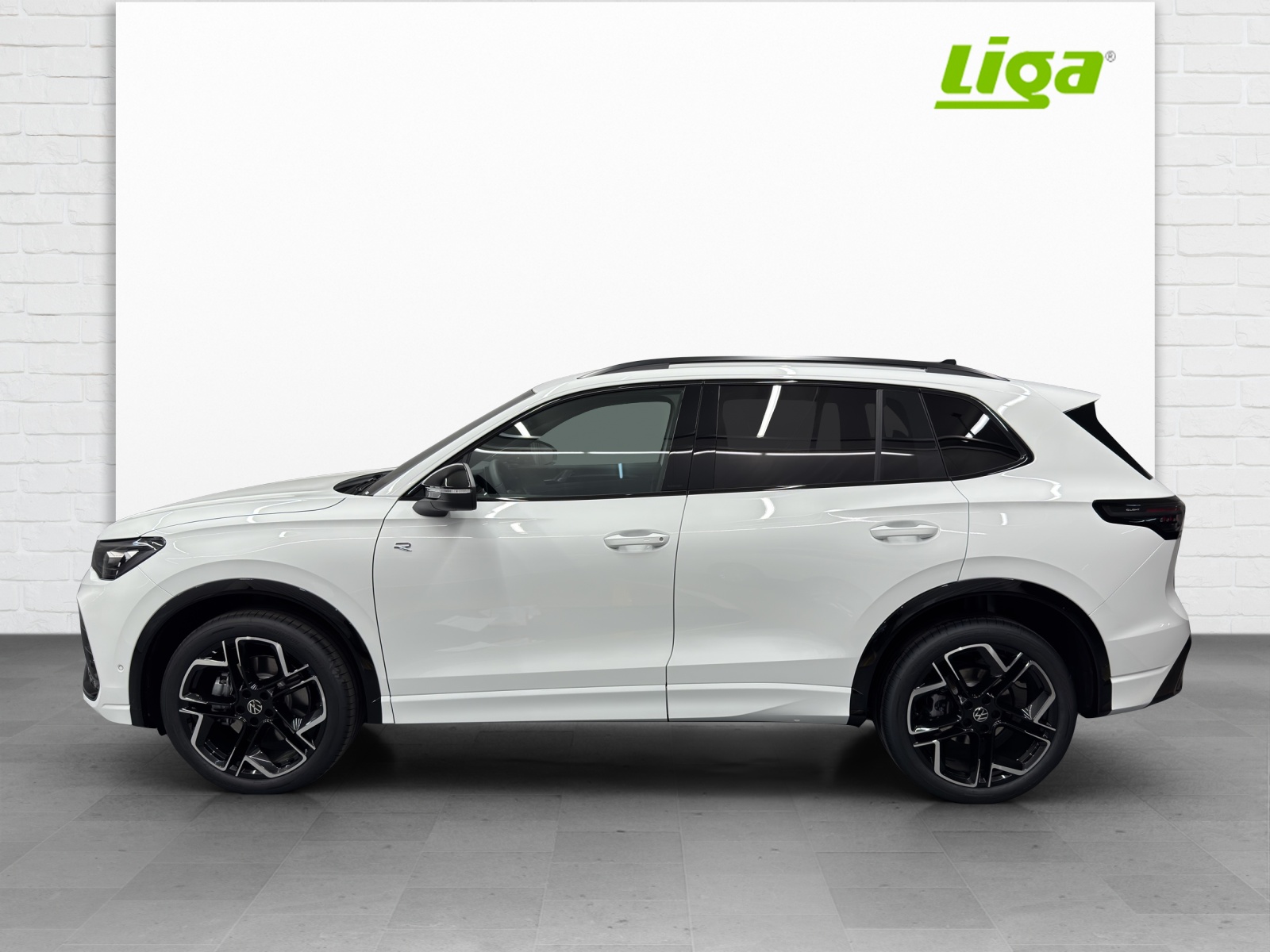 VW Tiguan 2.0 TSI R-Line DSG 4motion-image-0