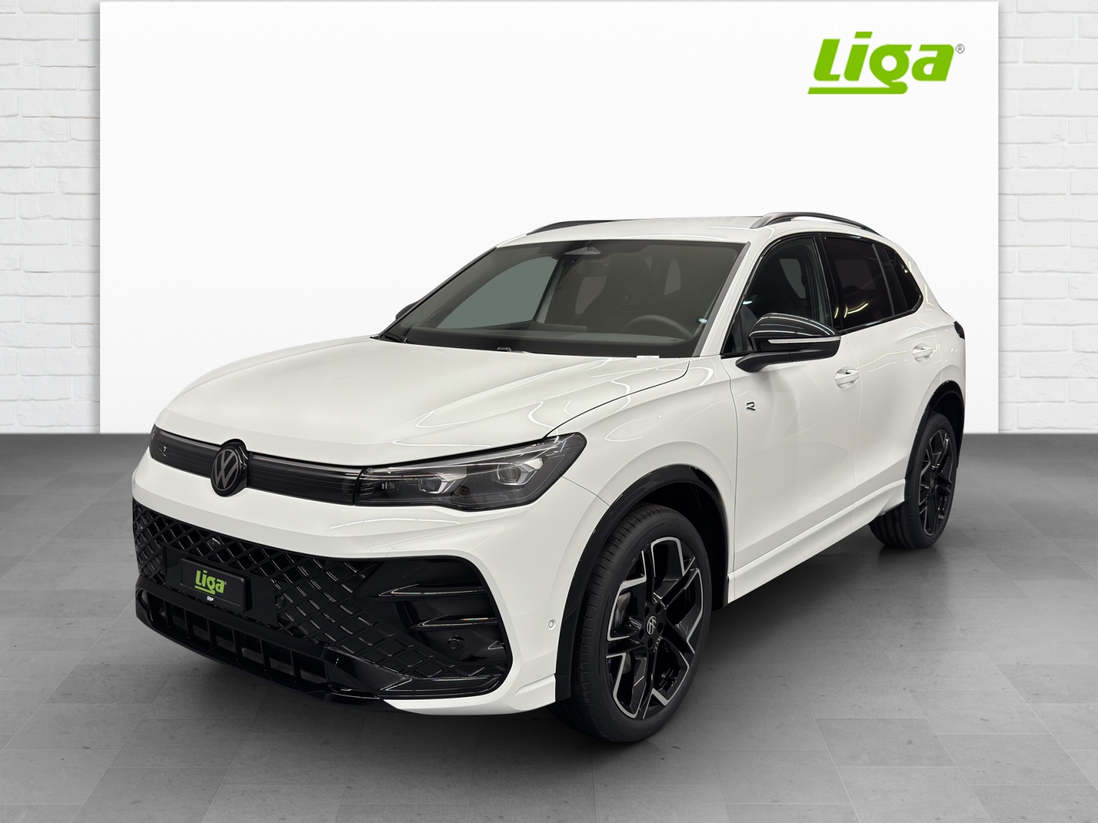 VW Tiguan 2.0 TSI R-Line DSG 4motion-image-1