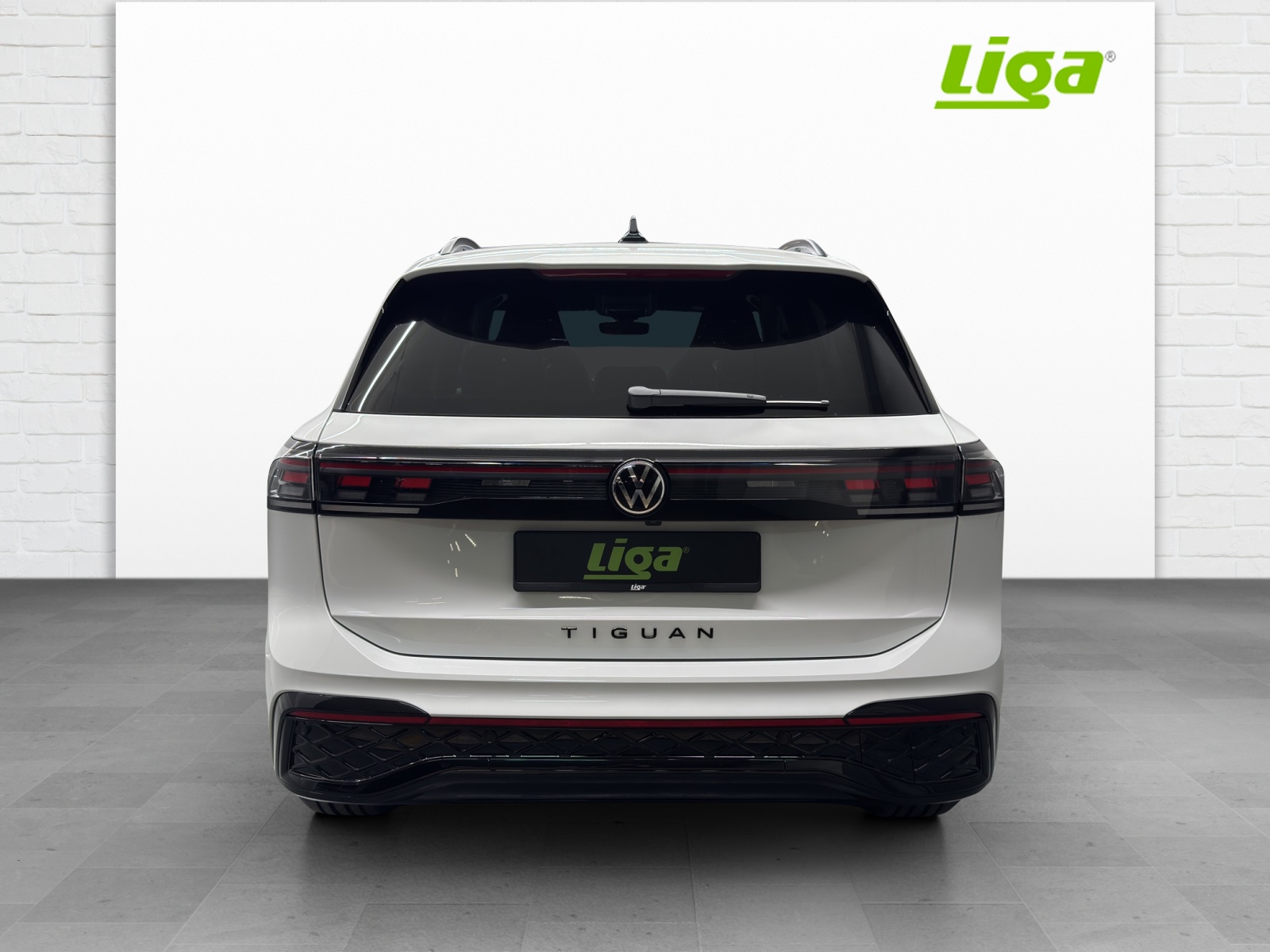 VW Tiguan 2.0 TSI R-Line DSG 4motion-image-4