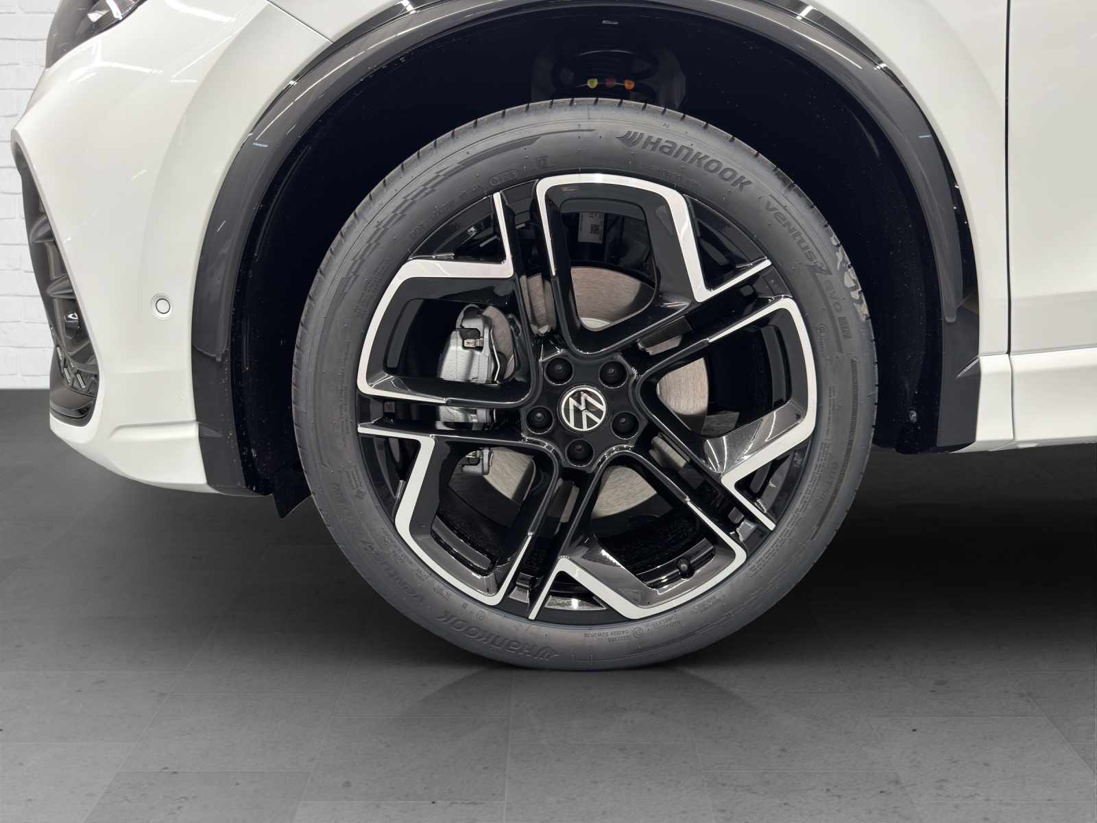 VW Tiguan 2.0 TSI R-Line DSG 4motion-image-5