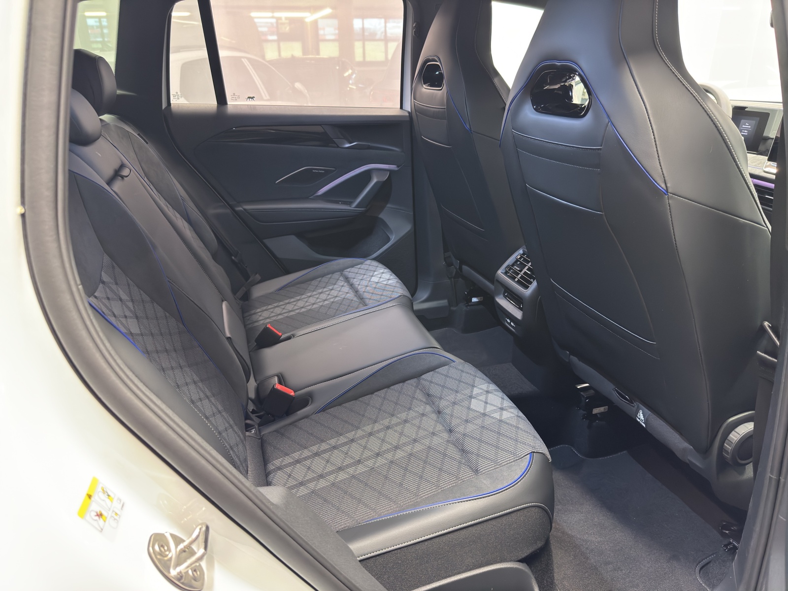 VW Tiguan 2.0 TSI R-Line DSG 4motion-image-9