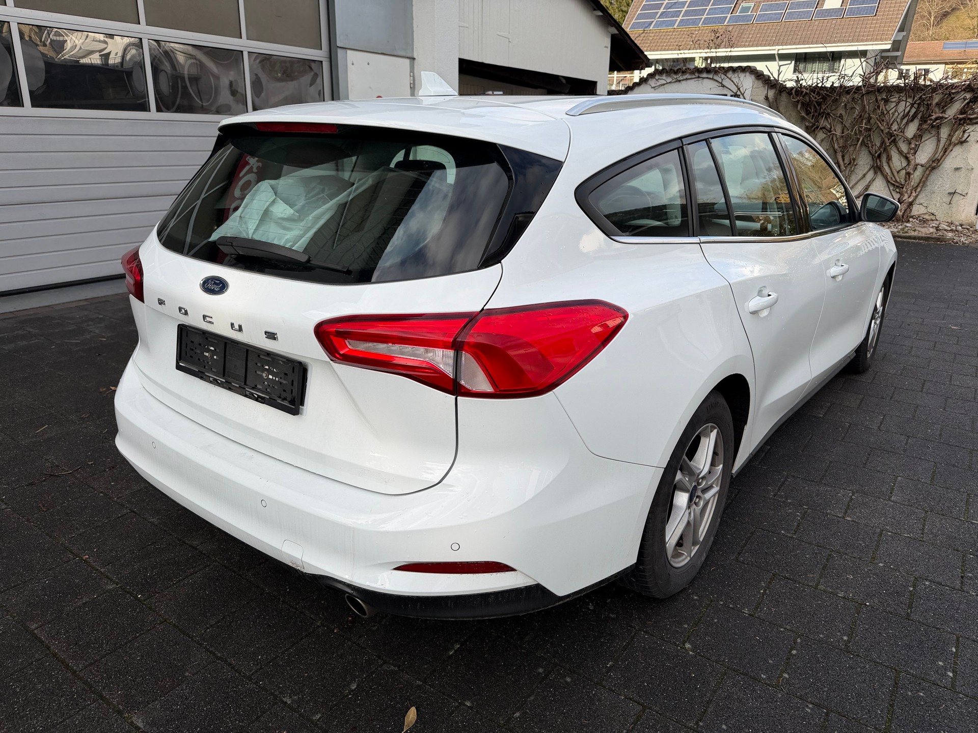 FORD Focus 1.5 TDCi Trend Automatic-image-6
