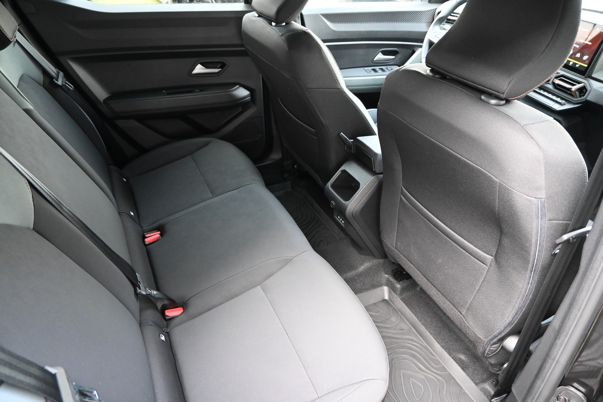 DACIA Duster 1.6 Hybrid HEV 140 Automat Extreme (Werksgarantie 07.2028)-image-14
