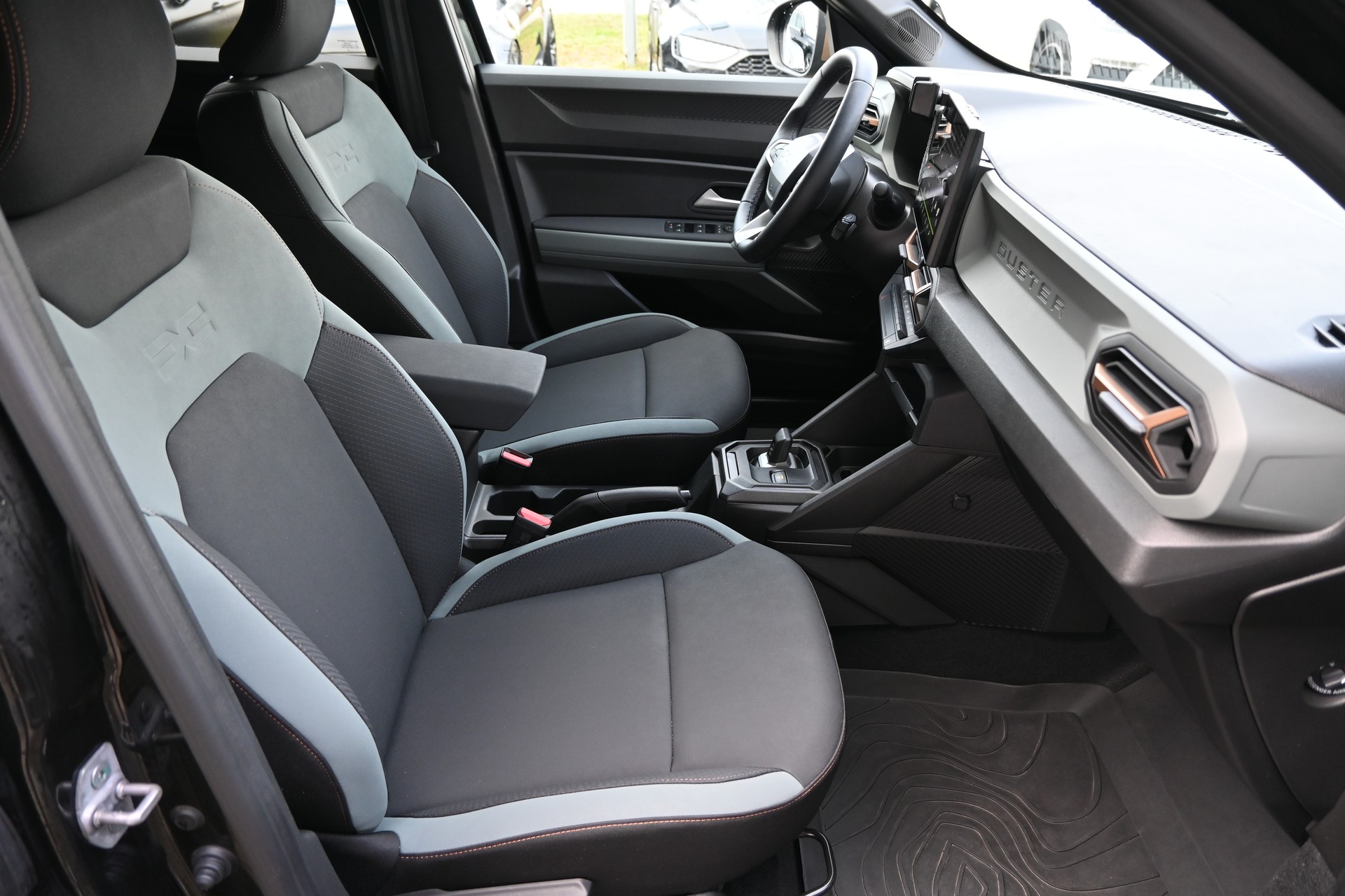 DACIA Duster 1.6 Hybrid HEV 140 Automat Extreme (Werksgarantie 07.2028)-image-12