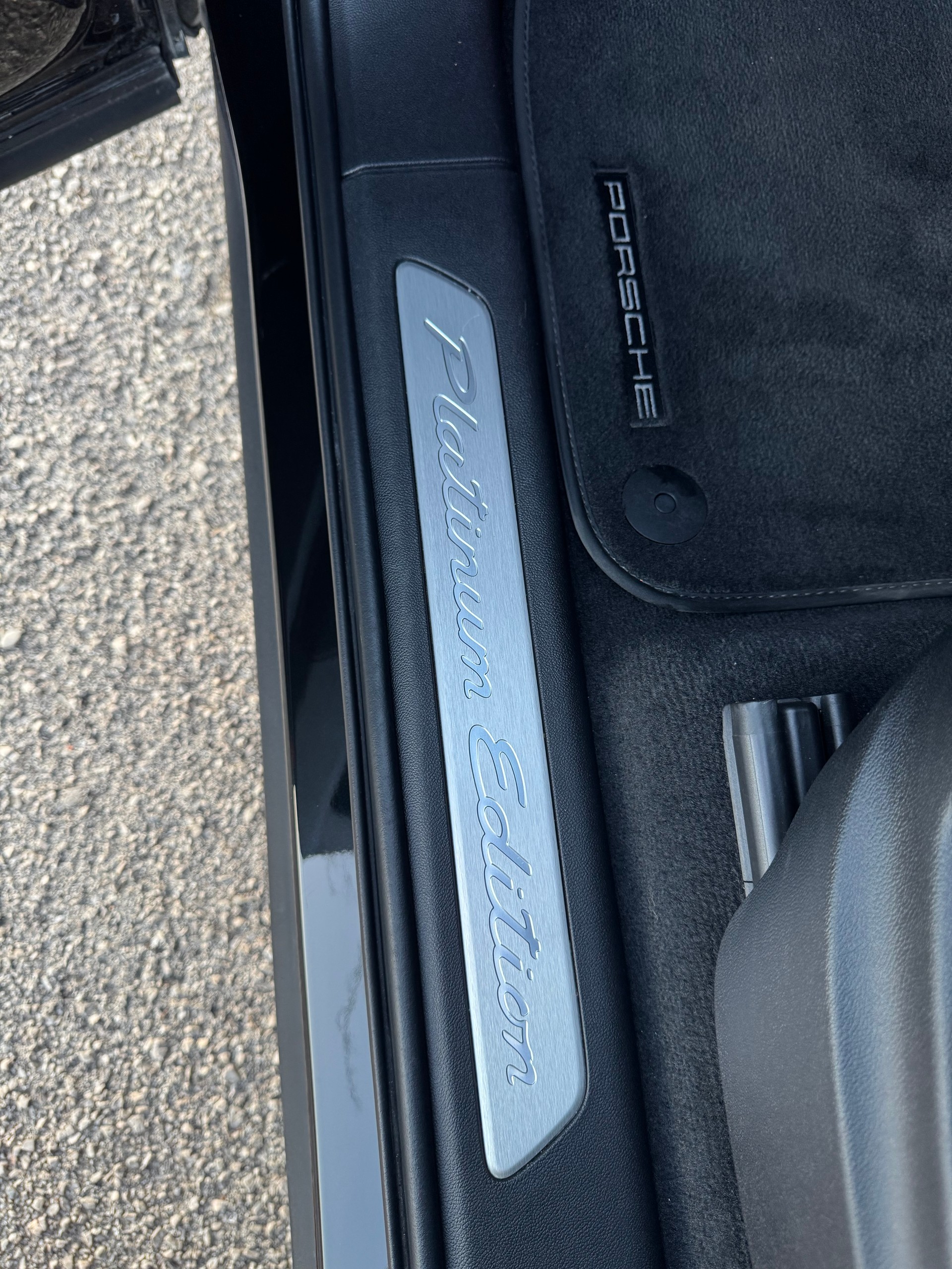 PORSCHE Cayenne Coupé E-Hybrid Platinum Edition-image-15