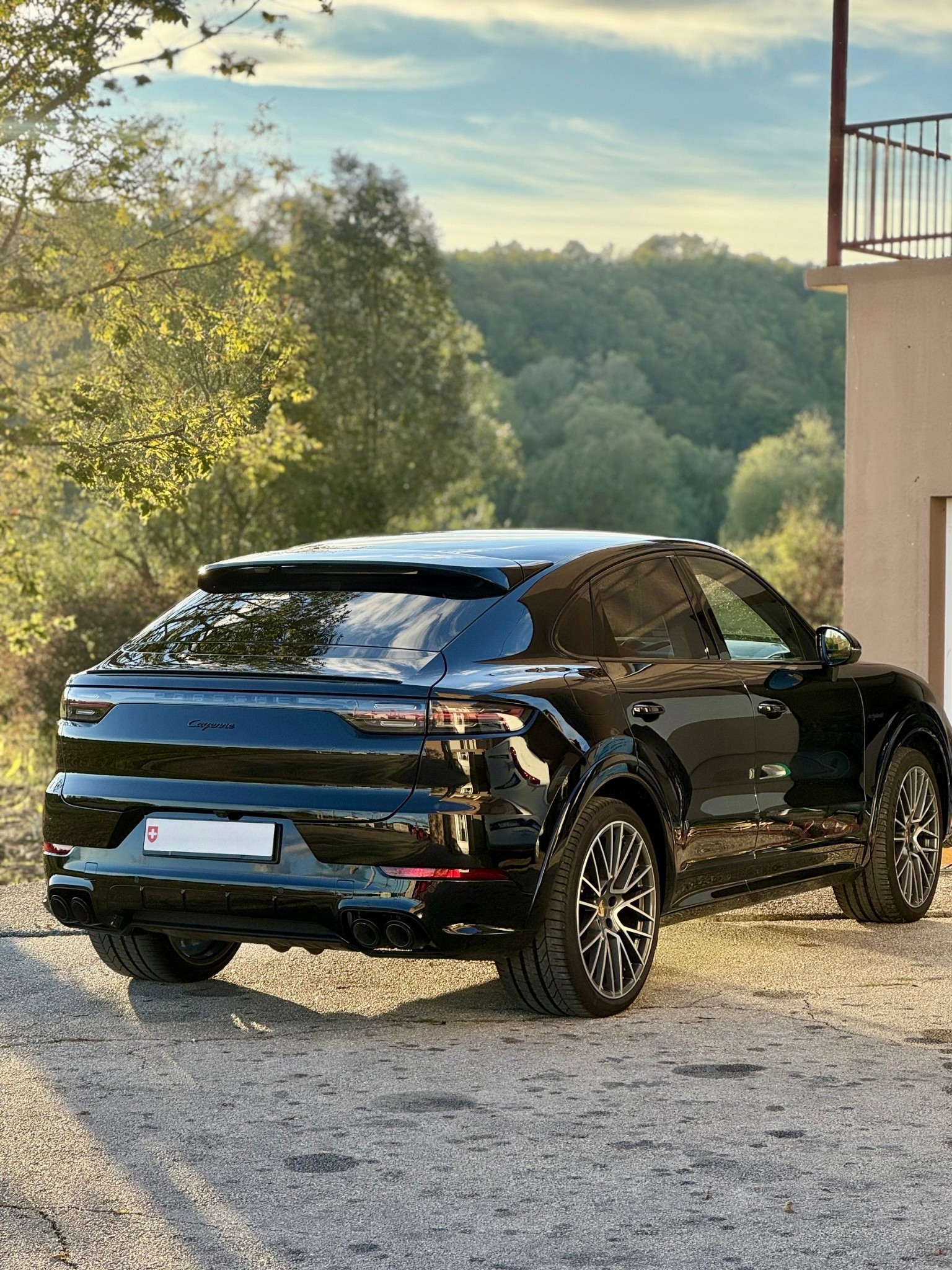 PORSCHE Cayenne Coupé E-Hybrid Platinum Edition-image-16