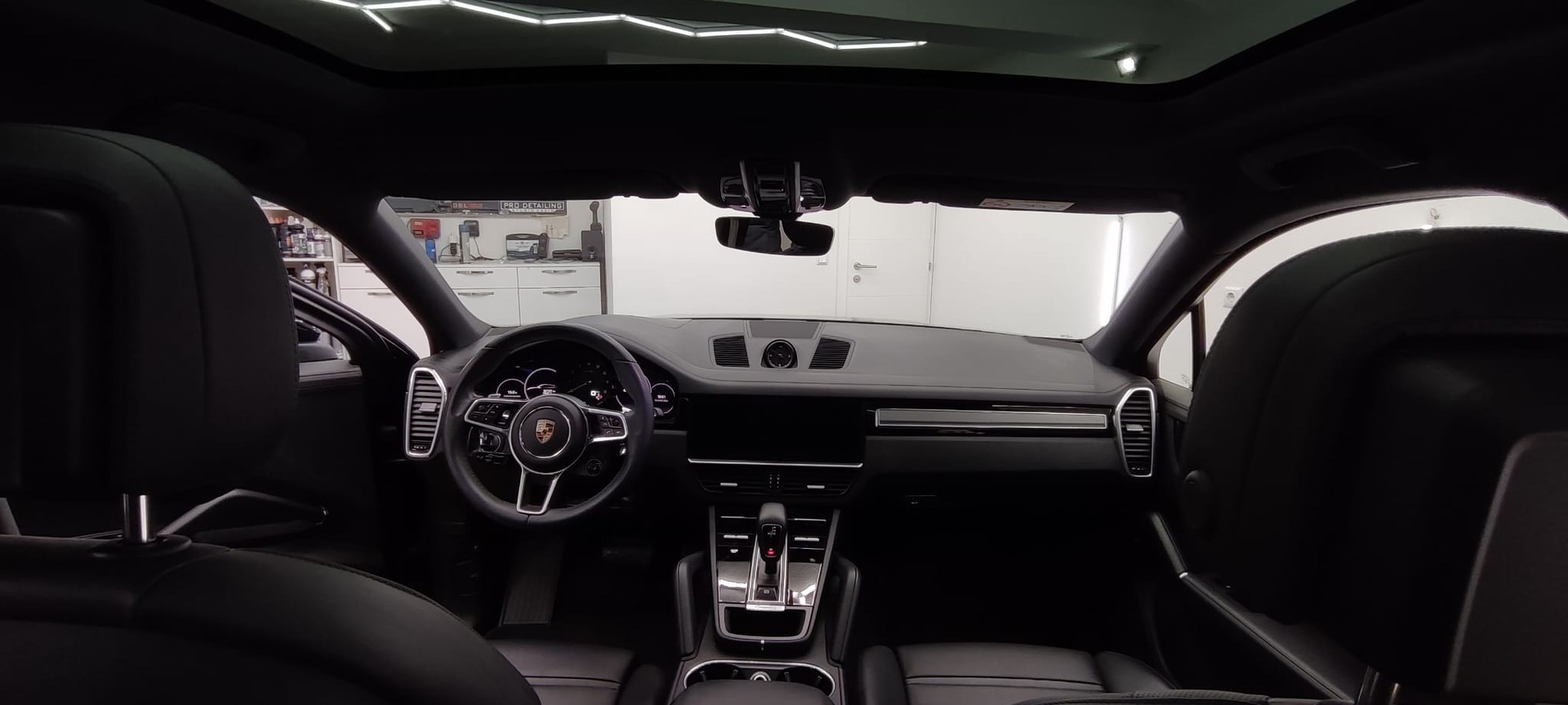 PORSCHE Cayenne Coupé E-Hybrid Platinum Edition-image-4