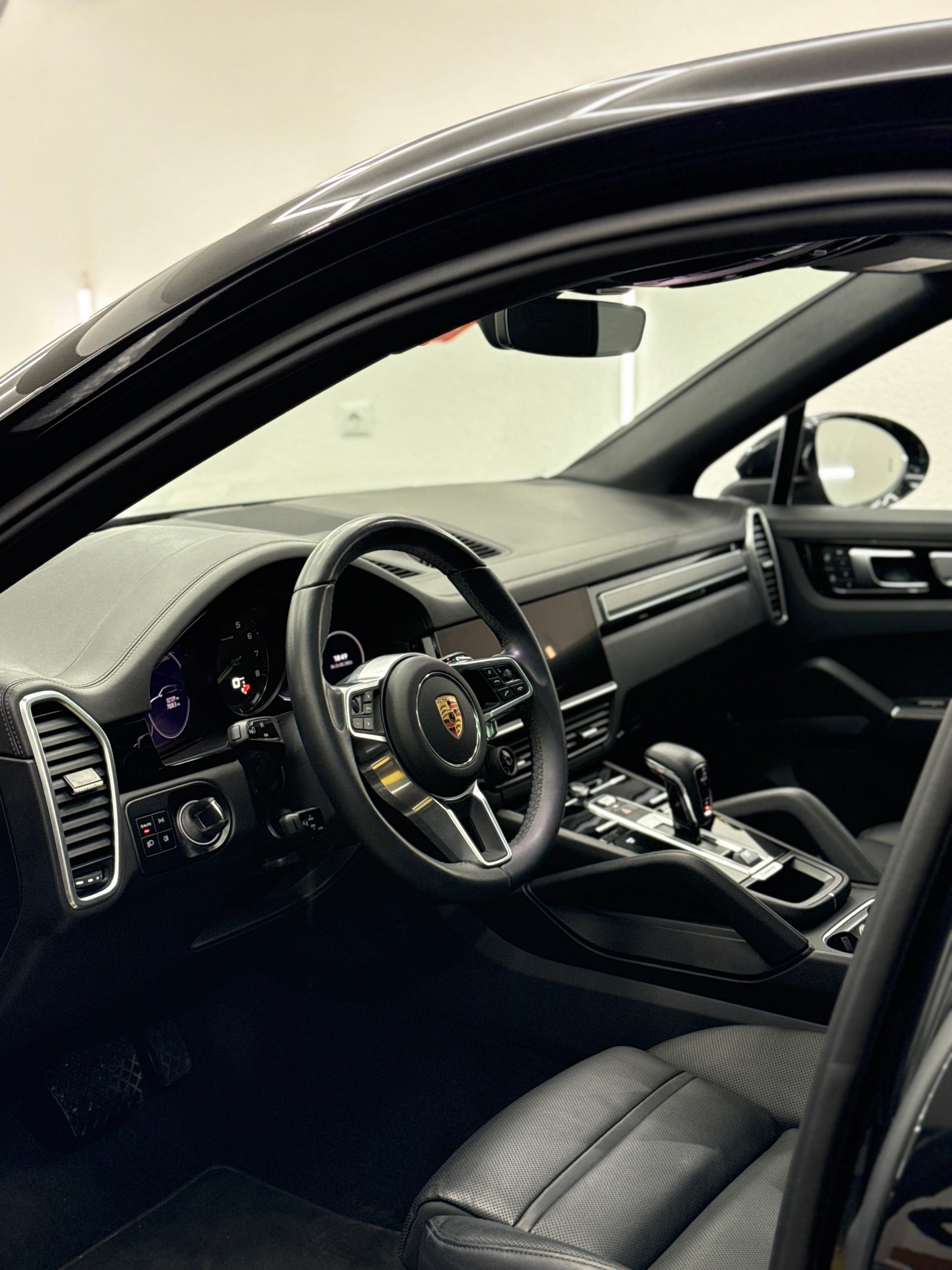 PORSCHE Cayenne Coupé E-Hybrid Platinum Edition-image-11