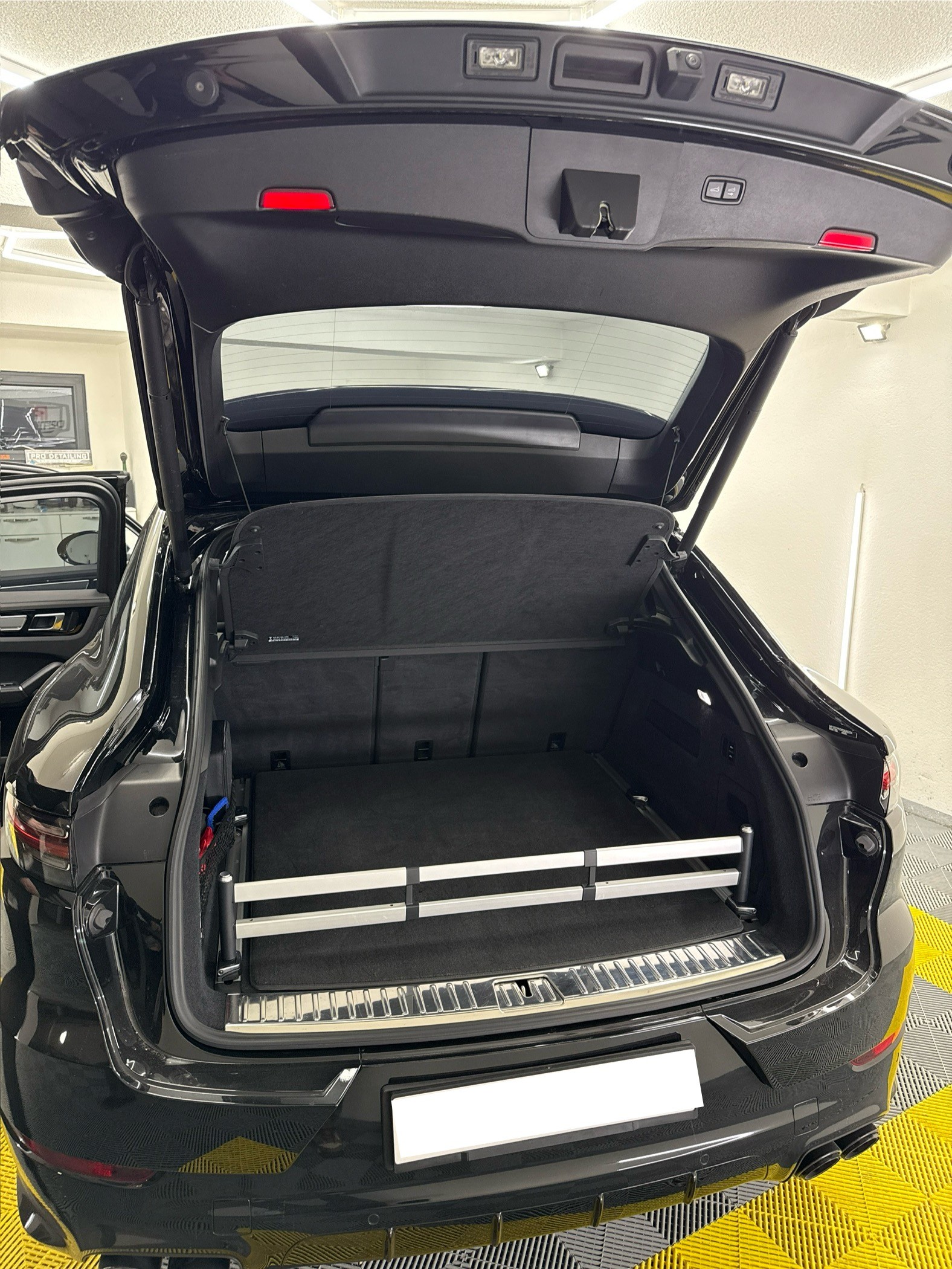 PORSCHE Cayenne Coupé E-Hybrid Platinum Edition-image-10
