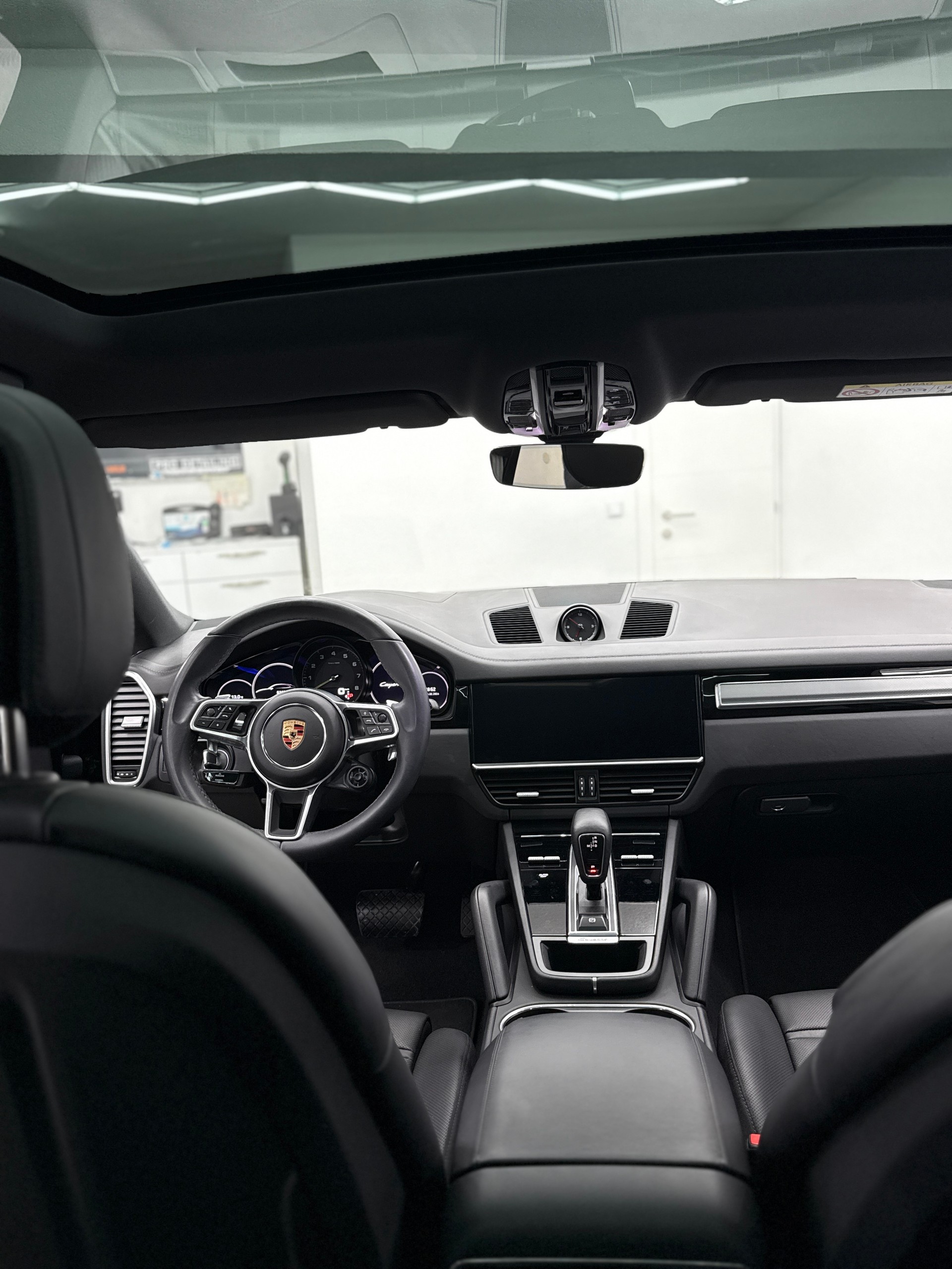 PORSCHE Cayenne Coupé E-Hybrid Platinum Edition-image-6