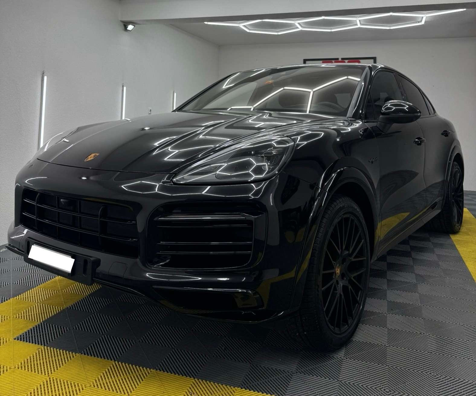 PORSCHE Cayenne Coupé E-Hybrid Platinum Edition-image-7