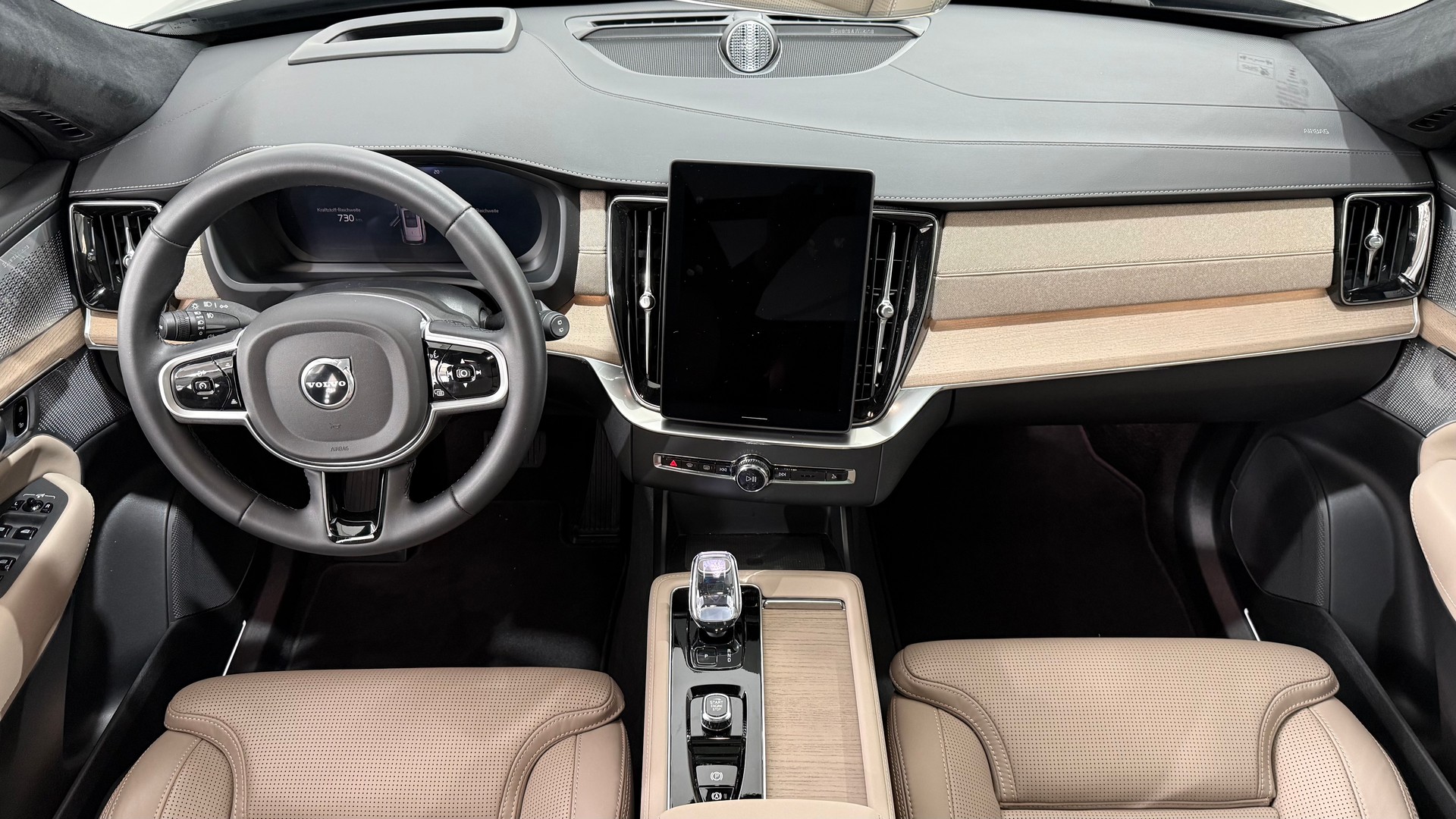 VOLVO XC90 2.0 T8 TE Ultra Dark eAWD-image-4