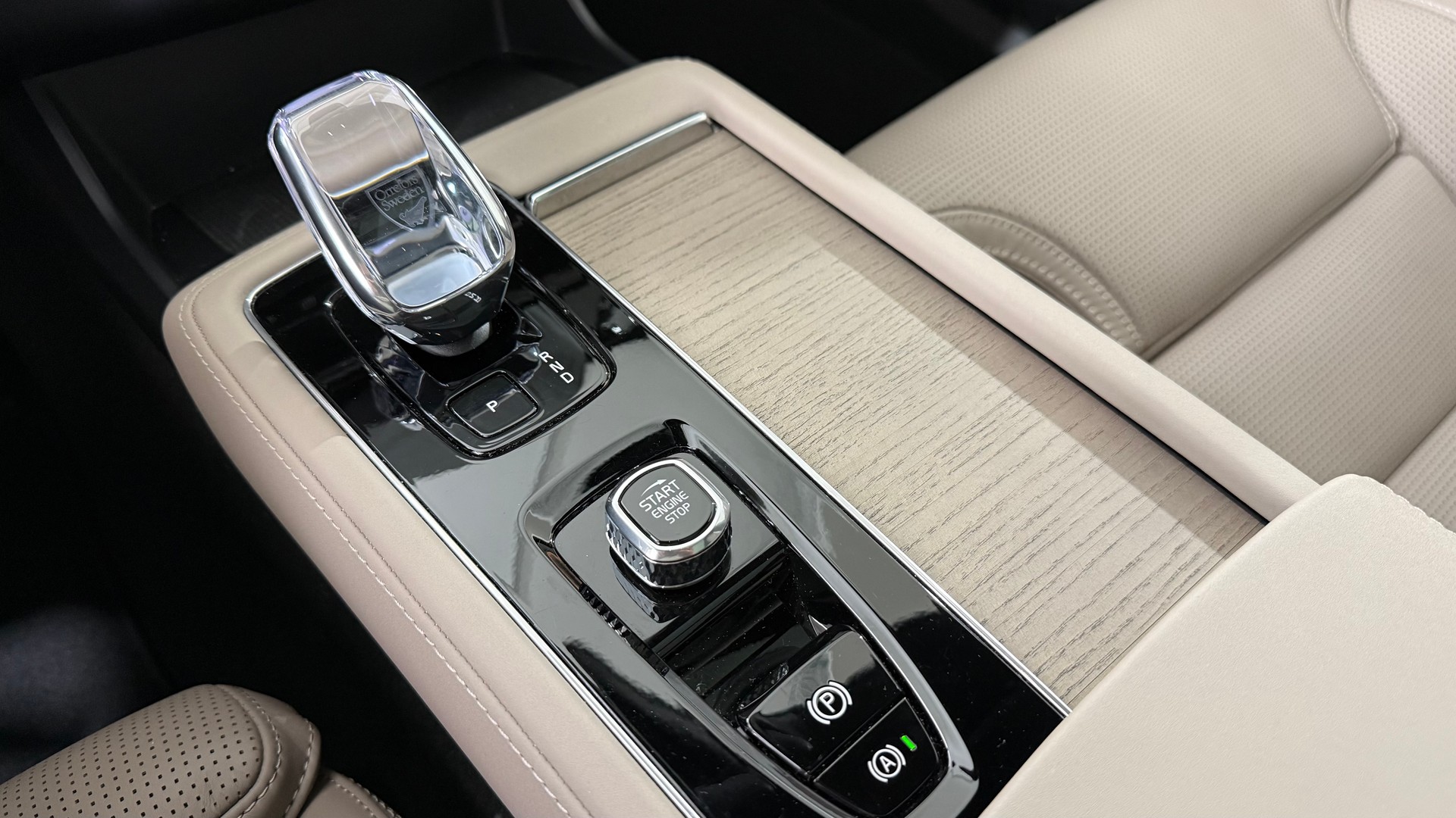 VOLVO XC90 2.0 T8 TE Ultra Dark eAWD-image-14