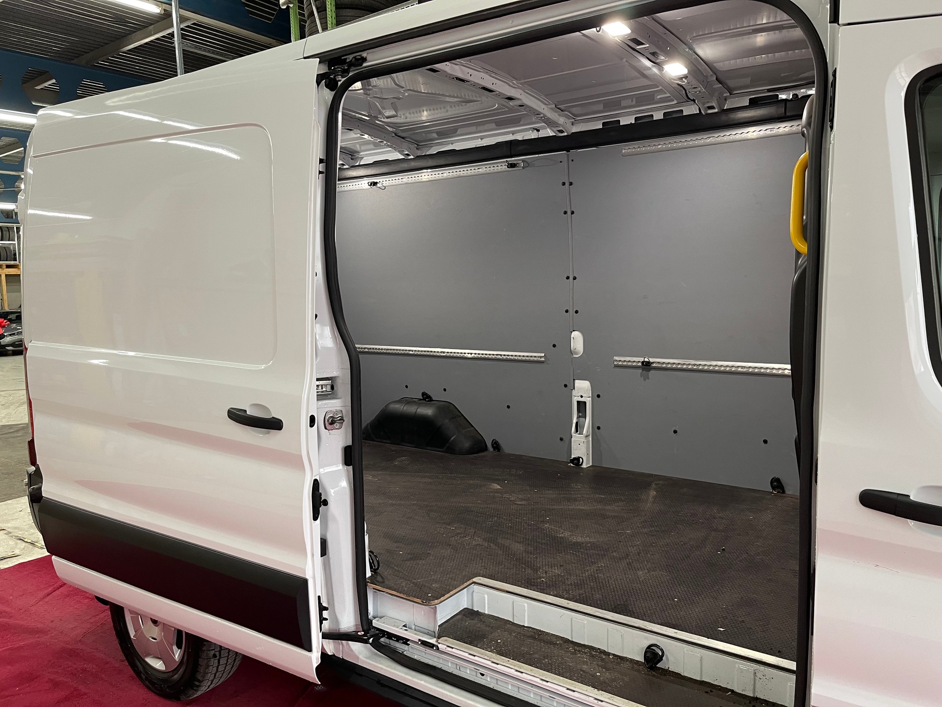 FORD Transit Van 350 L3 Trend 2.0 TDCi 130 RWD-image-7