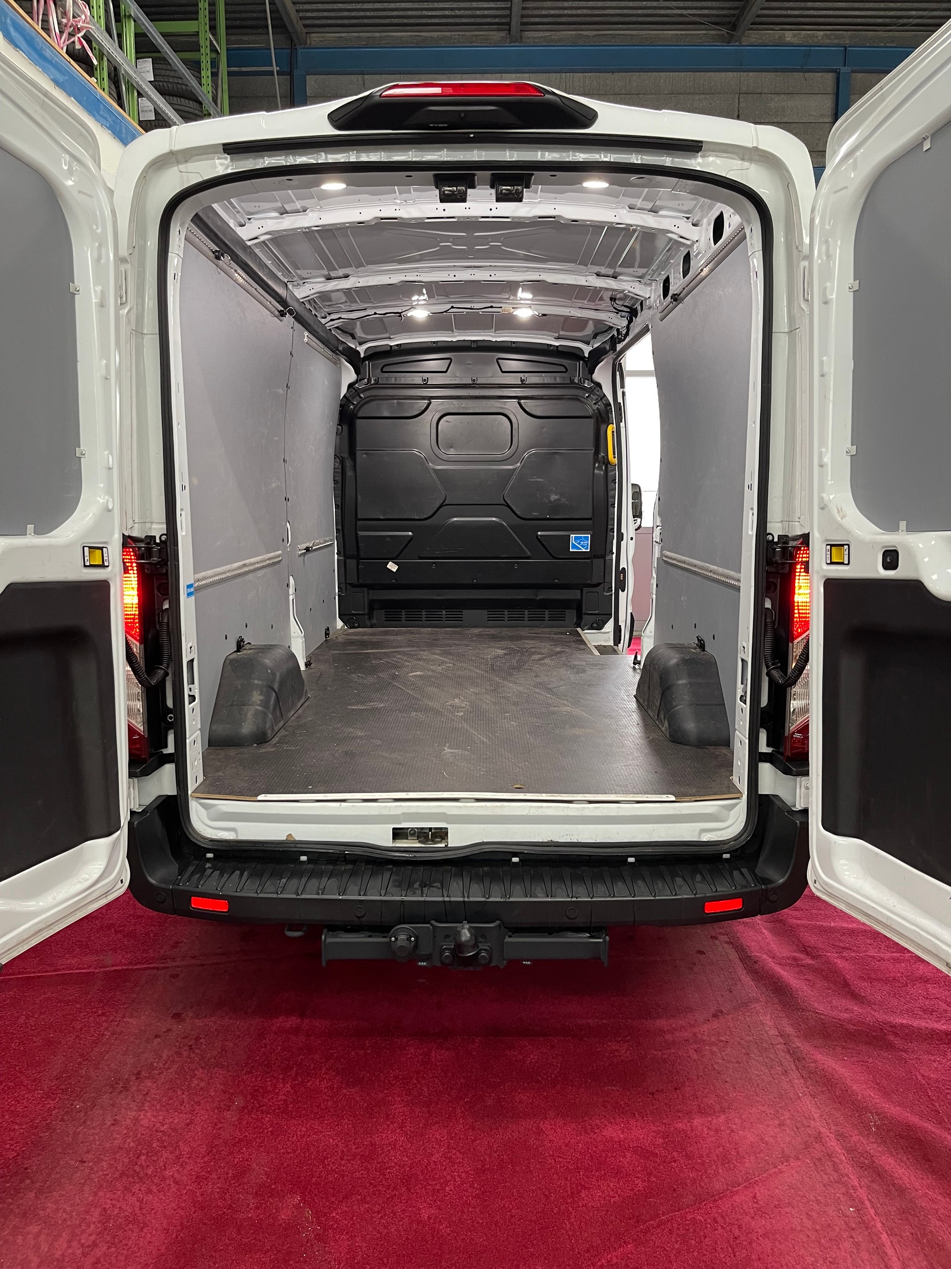 FORD Transit Van 350 L3 Trend 2.0 TDCi 130 RWD-image-6