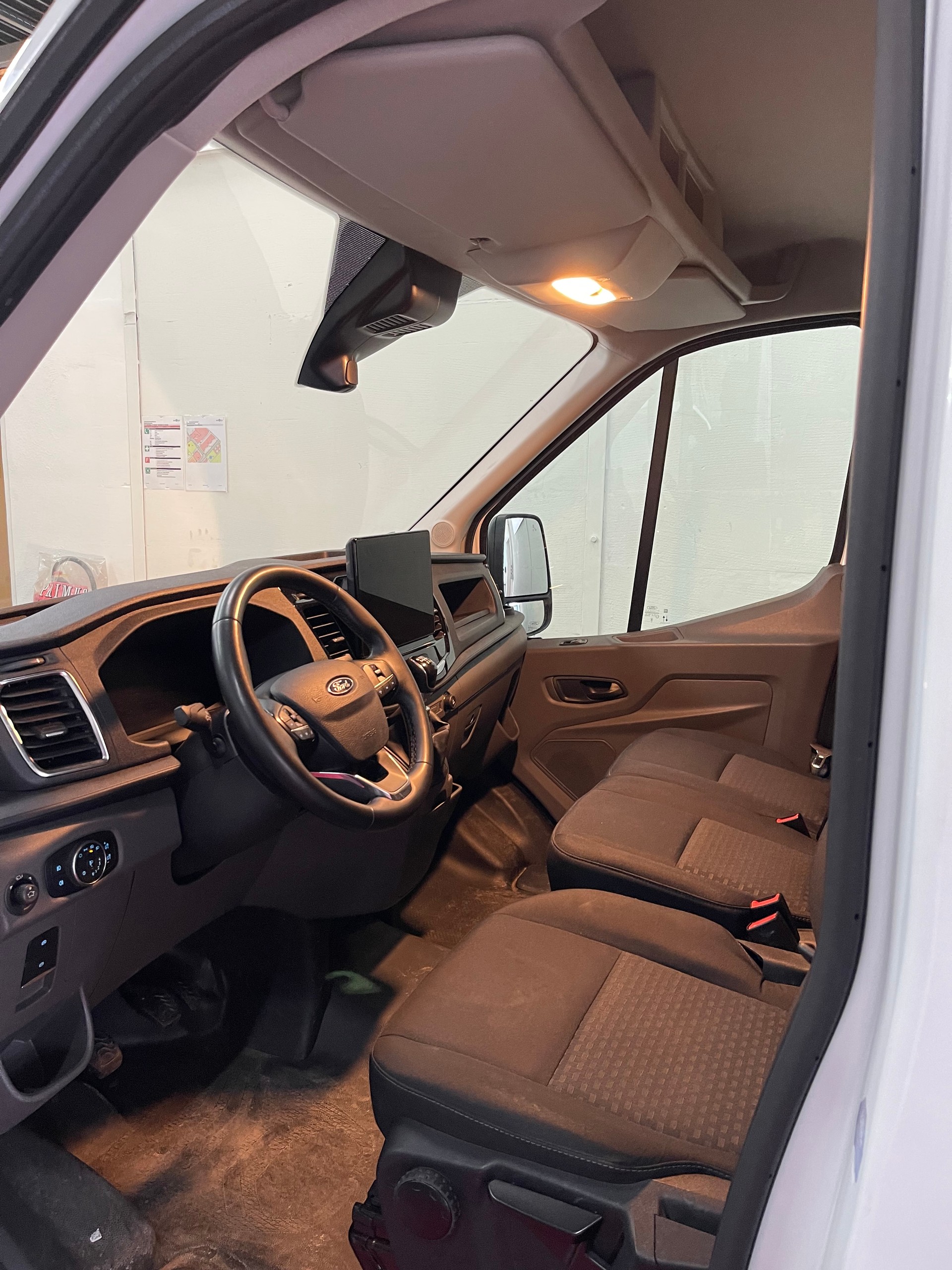 FORD Transit Van 350 L3 Trend 2.0 TDCi 130 RWD-image-11
