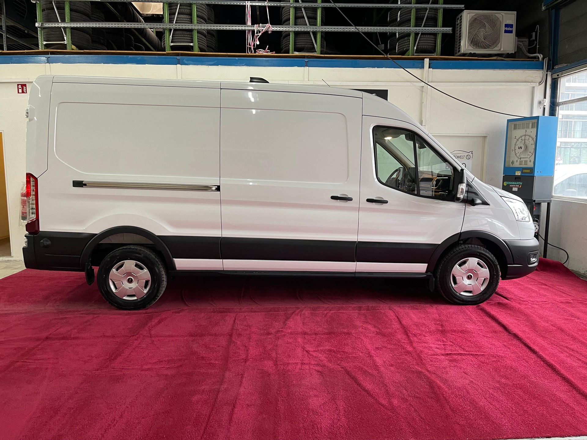 FORD Transit Van 350 L3 Trend 2.0 TDCi 130 RWD-image-3