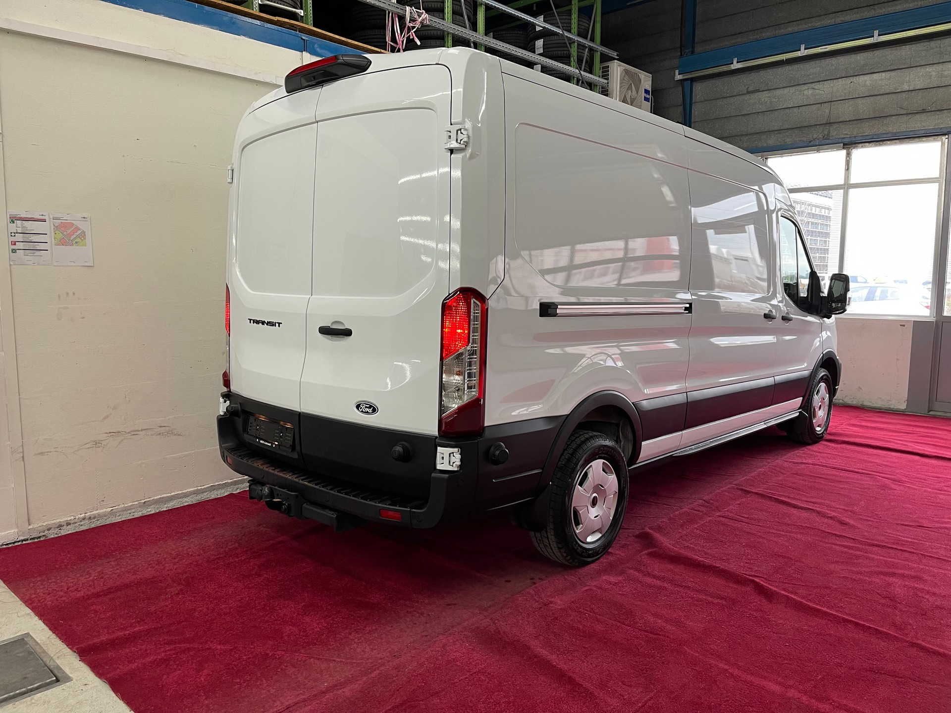 FORD Transit Van 350 L3 Trend 2.0 TDCi 130 RWD-image-4
