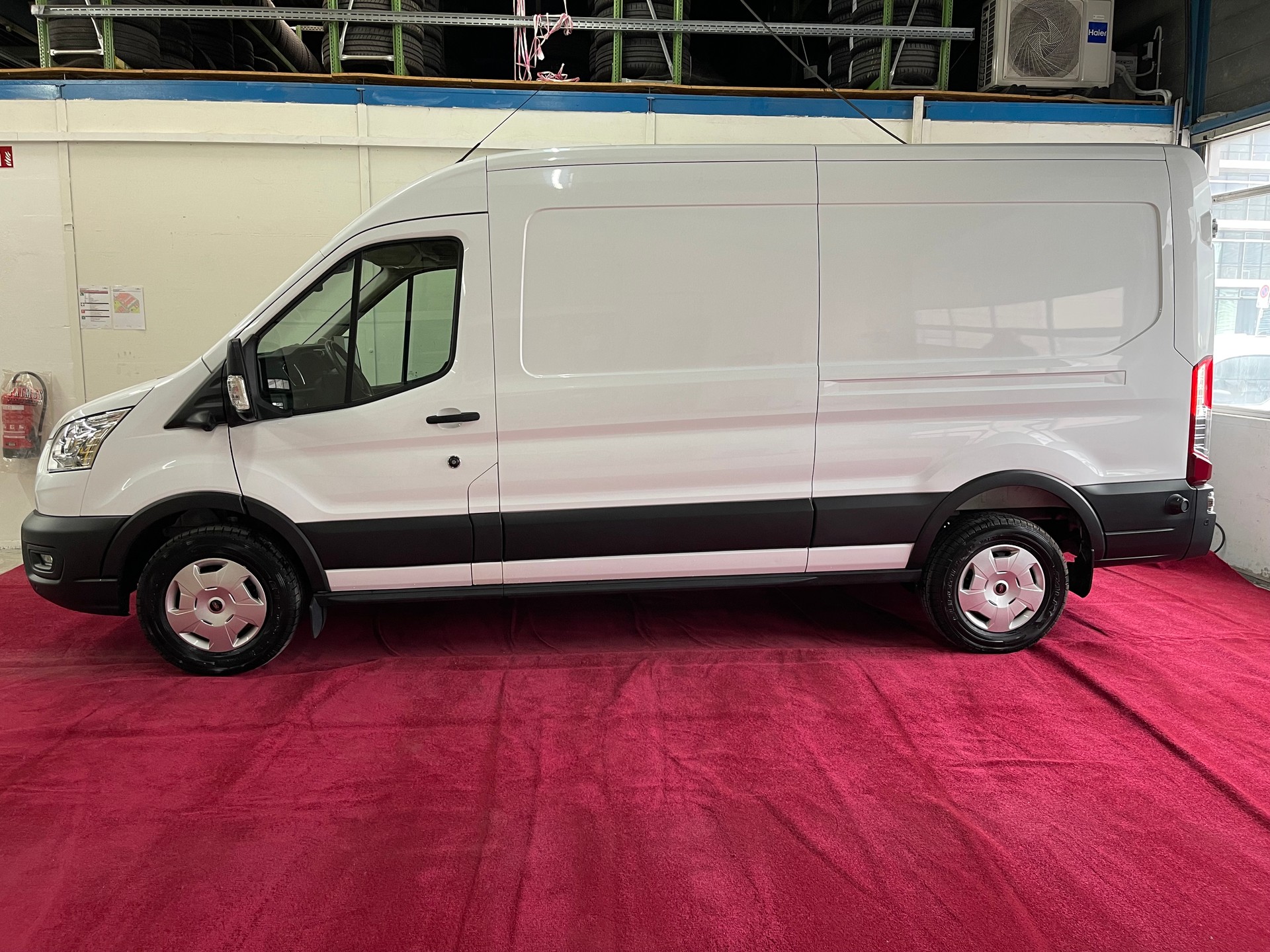 FORD Transit Van 350 L3 Trend 2.0 TDCi 130 RWD-image-2