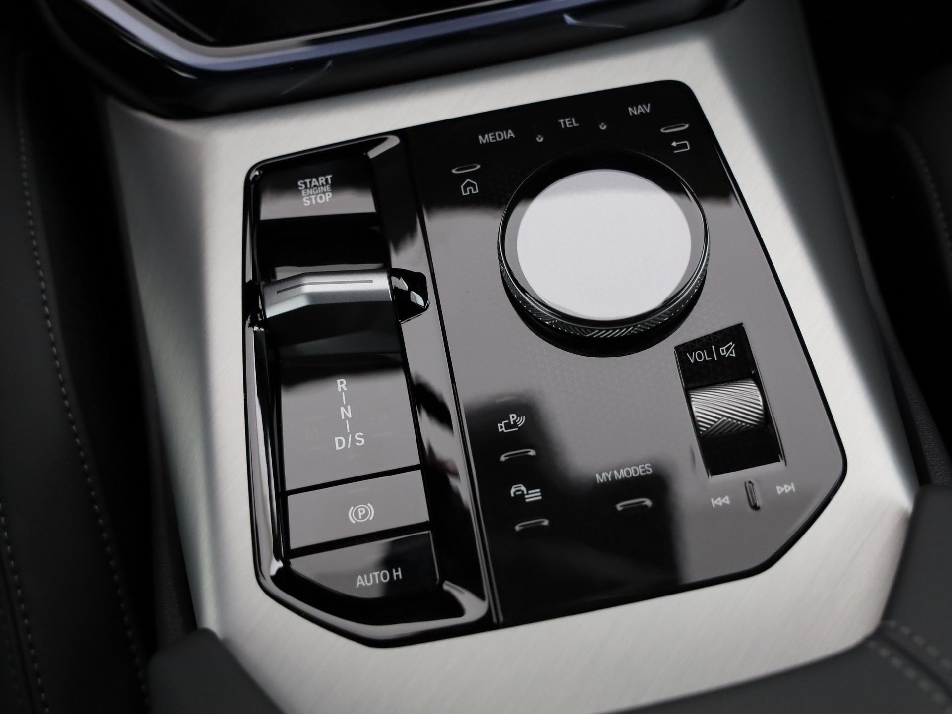 BMW X3 M50i-image-16