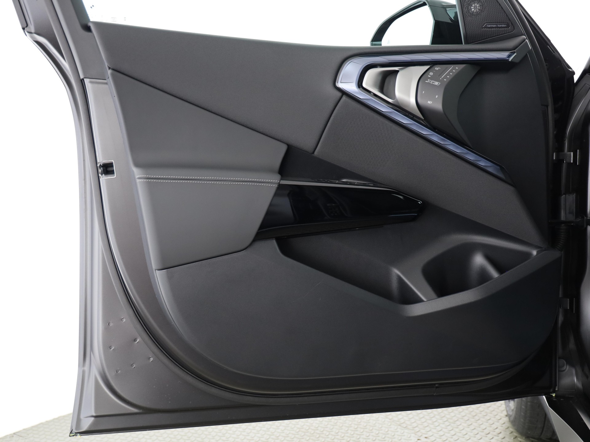 BMW X3 M50i-image-14