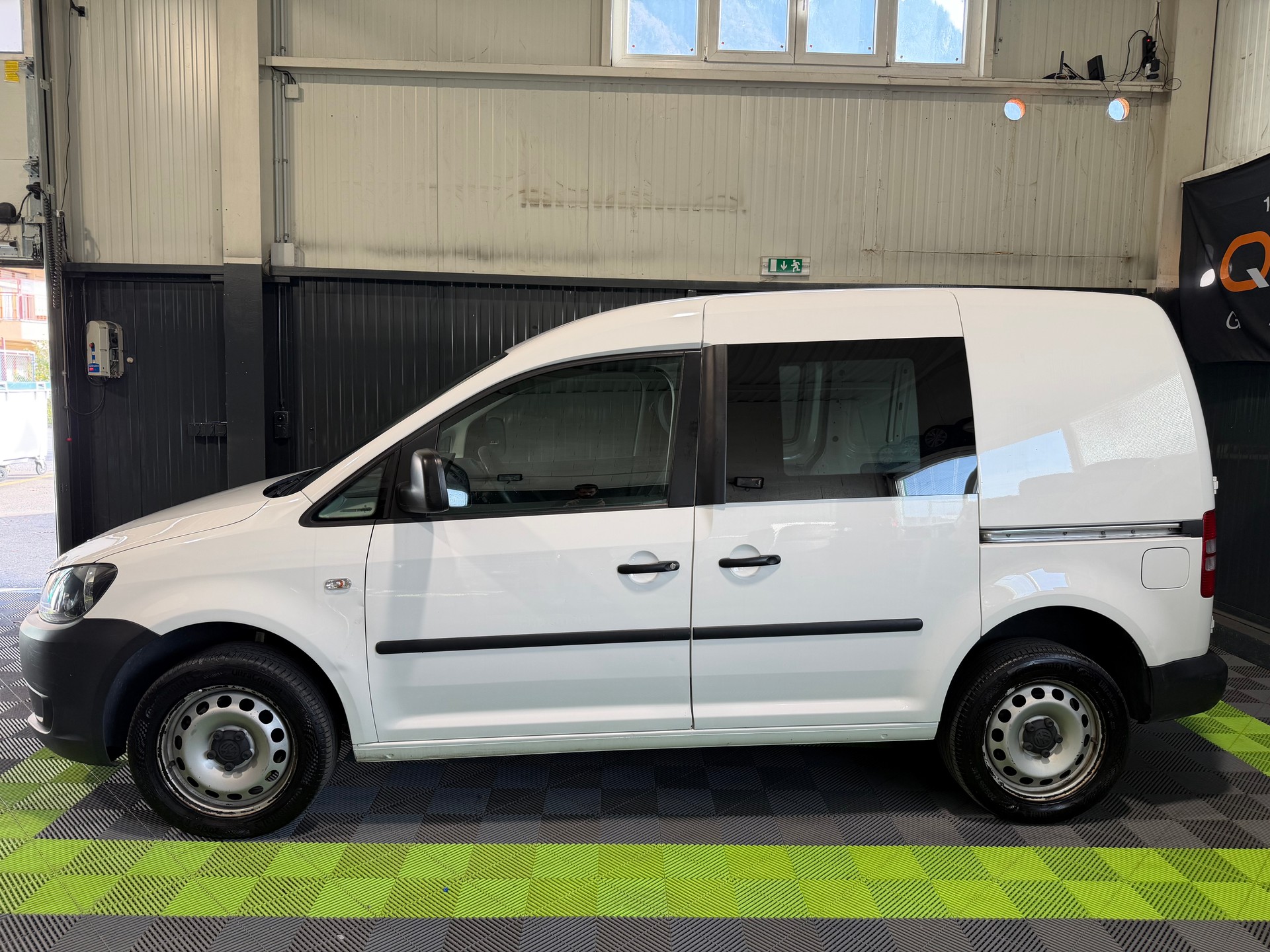 VW Caddy 2.0TDI 4Motion DSG-image-6