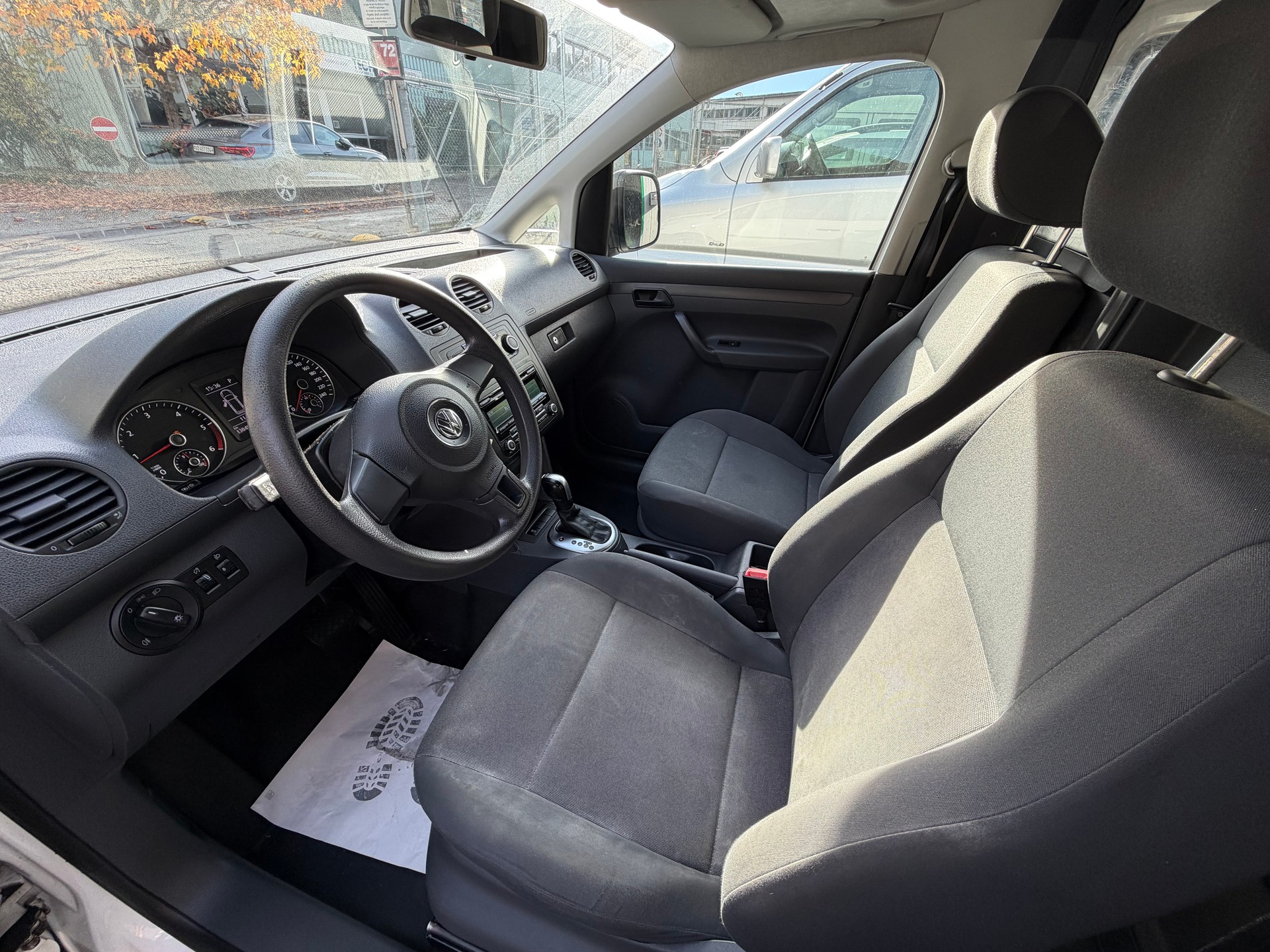 VW Caddy 2.0TDI 4Motion DSG-image-10