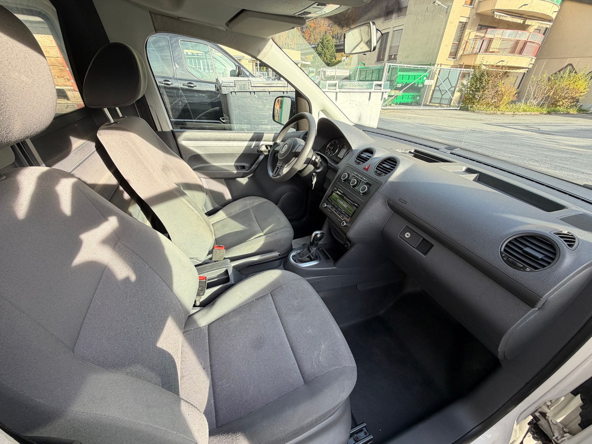 VW Caddy 2.0TDI 4Motion DSG-image-9