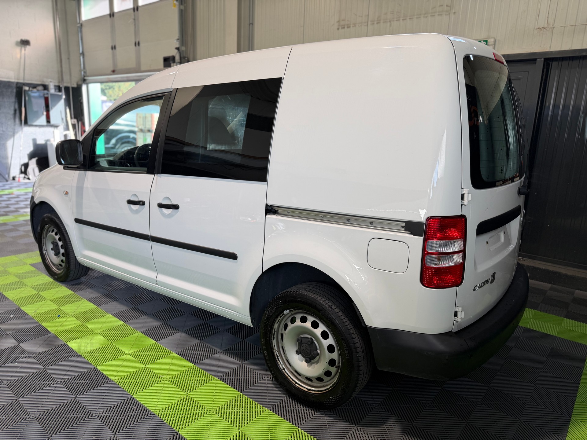 VW Caddy 2.0TDI 4Motion DSG-image-7