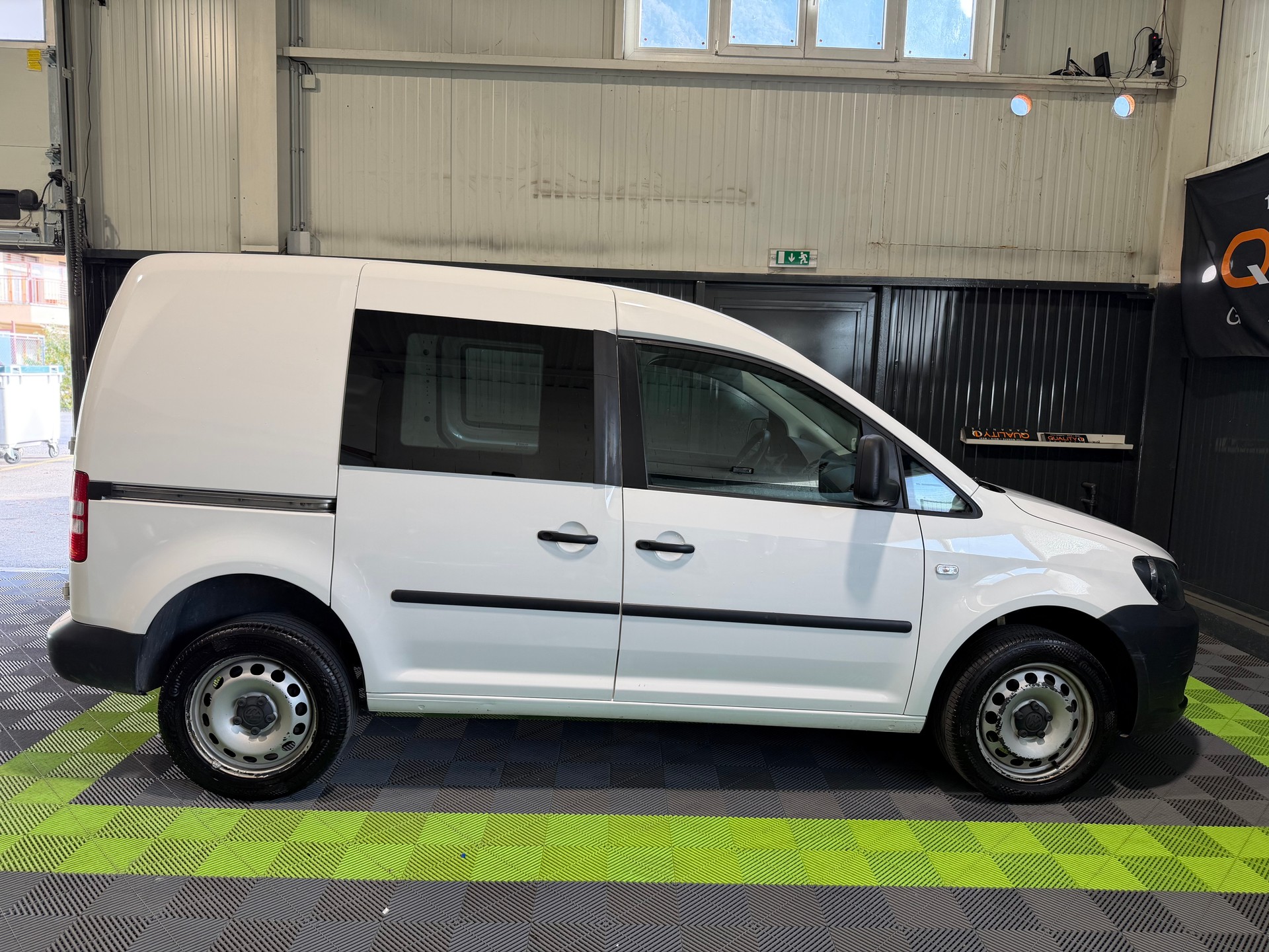 VW Caddy 2.0TDI 4Motion DSG-image-4