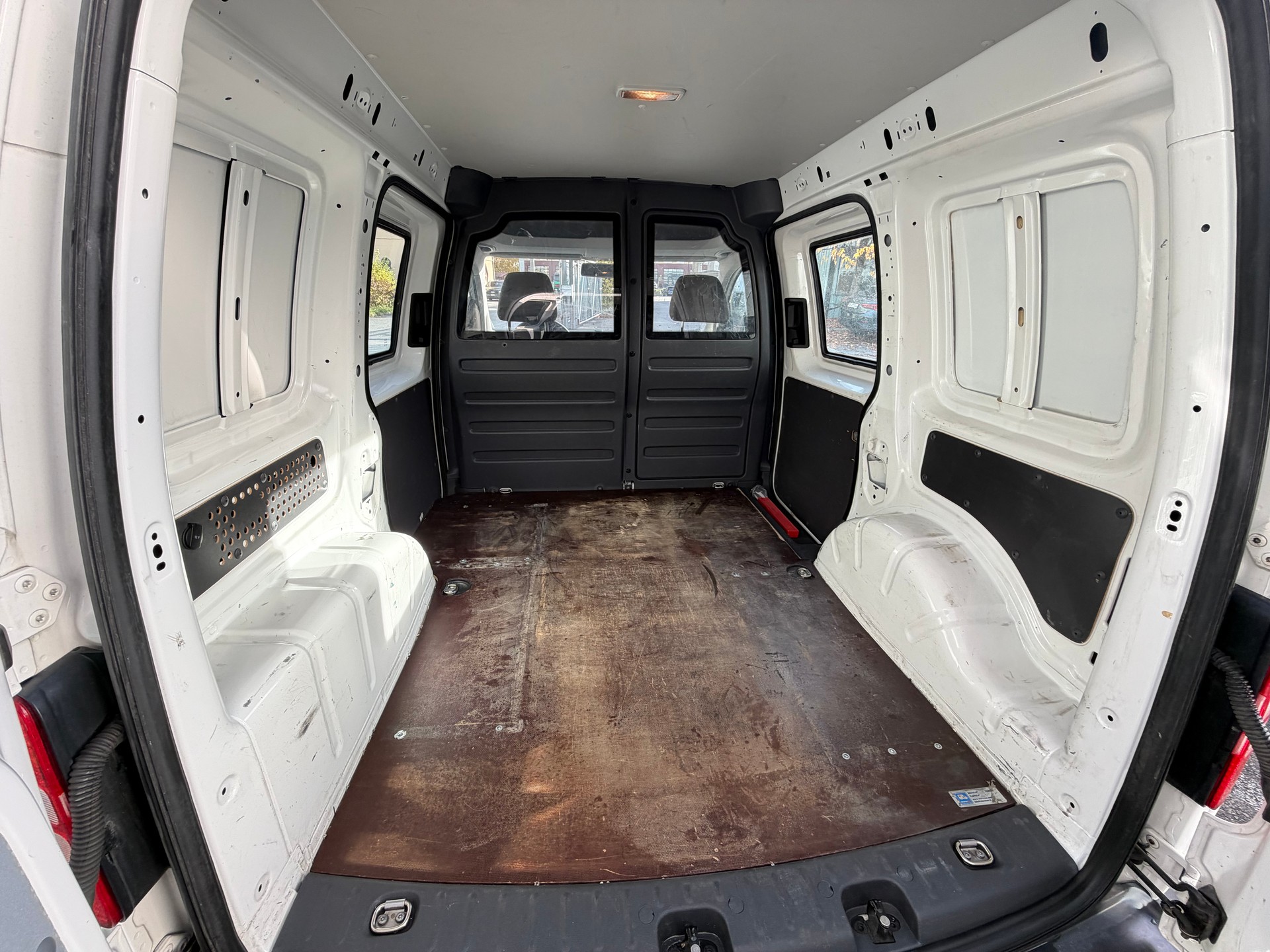 VW Caddy 2.0TDI 4Motion DSG-image-8